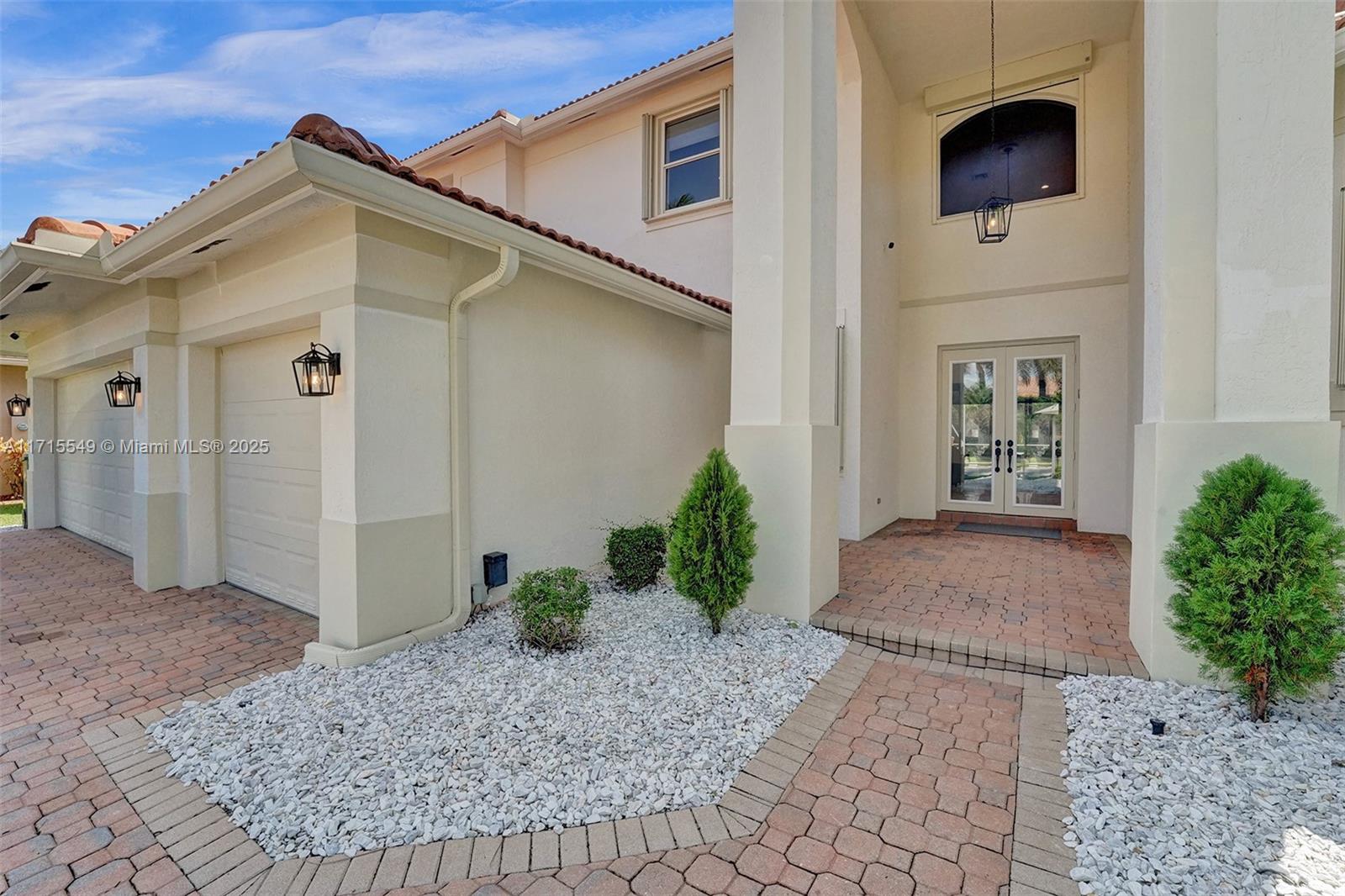 1727 Victoria Pointe Cir