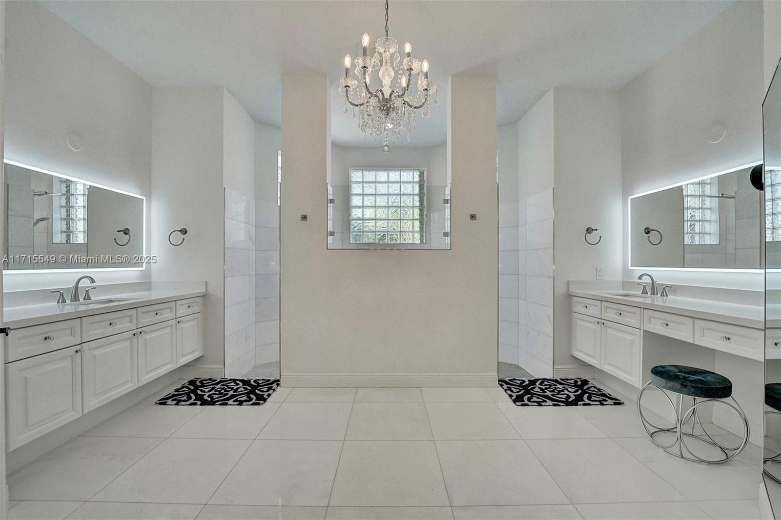 1727 Victoria Pointe Cir