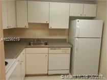 Apartment with SPACIOUS YARD ready for a new tenant.