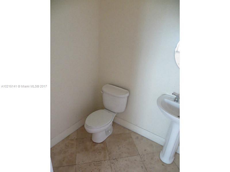 Roads End Village Condo - Residential Lease