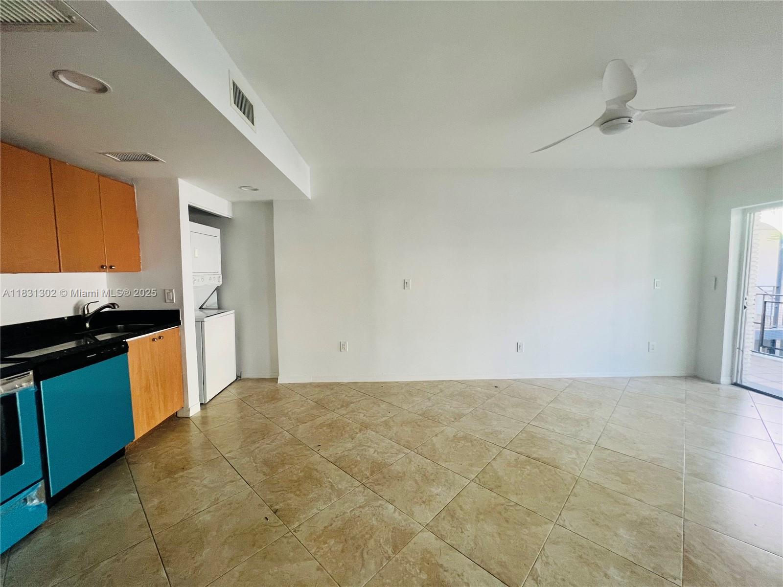 946 Bay Dr 11