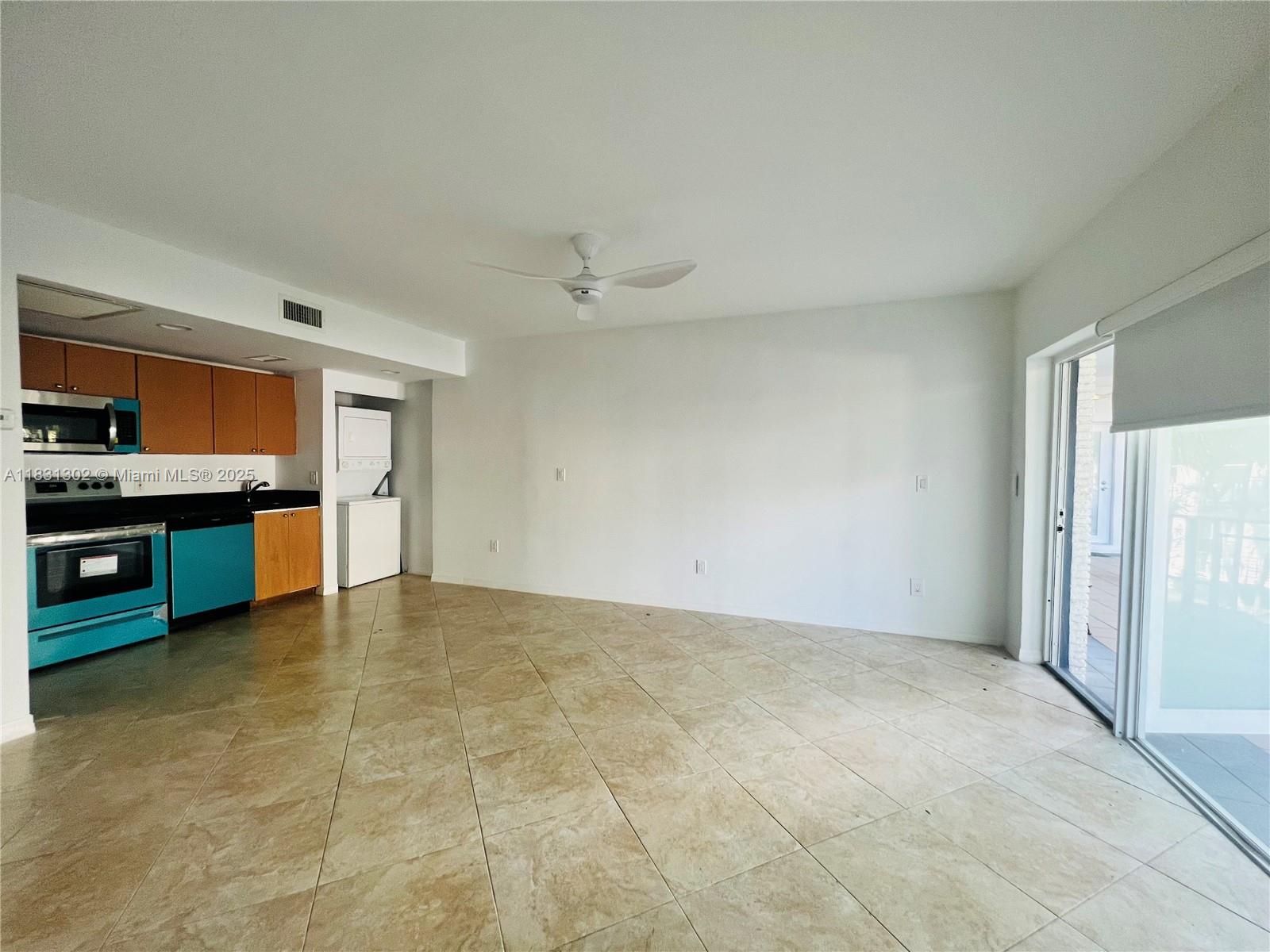946 Bay Dr 11