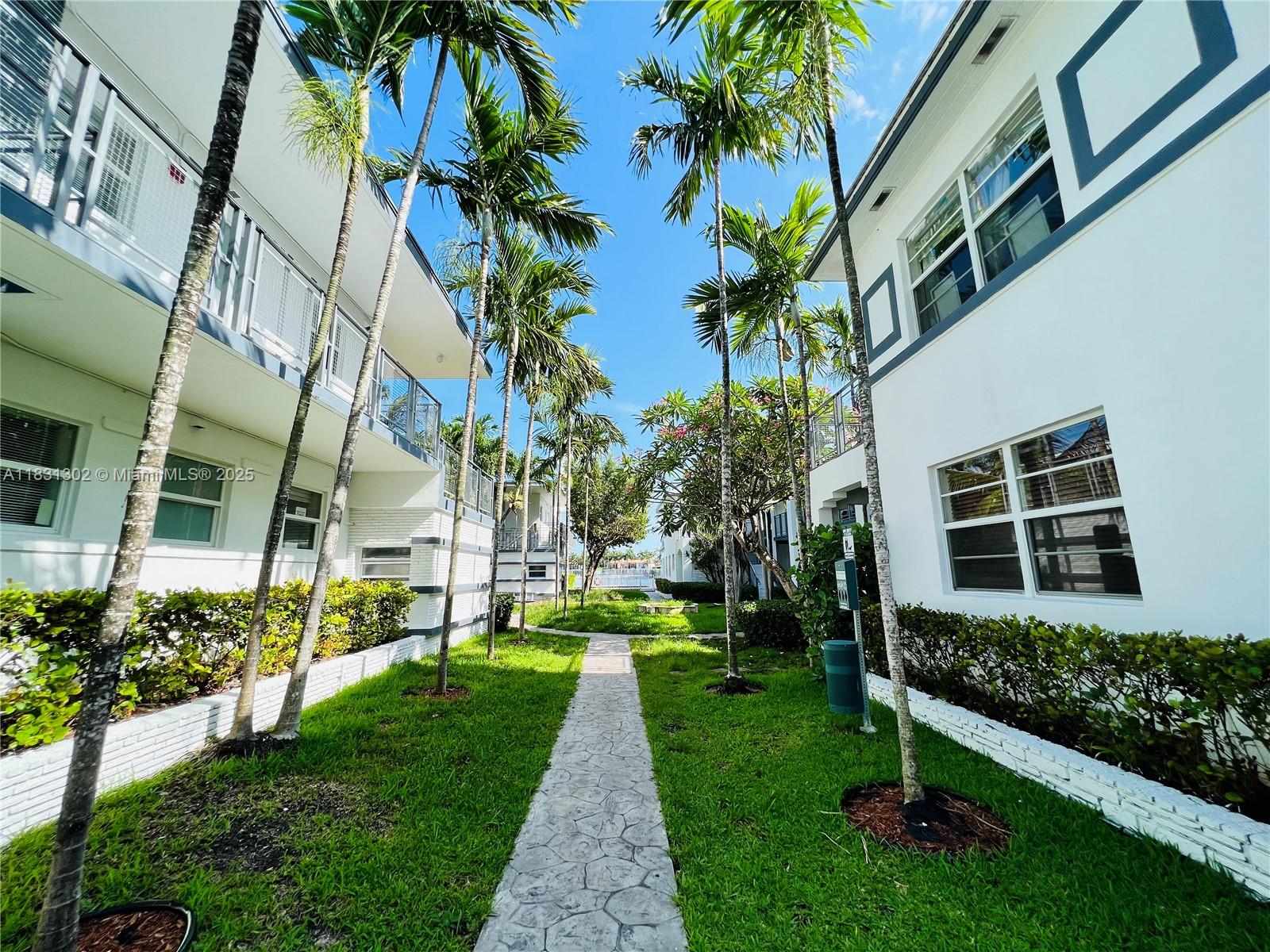 946 Bay Dr 11