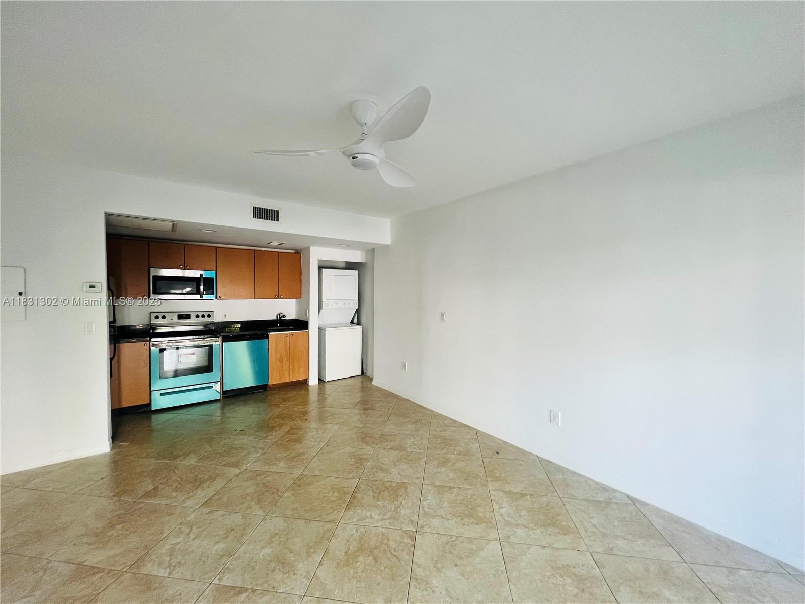 946 Bay Dr 11