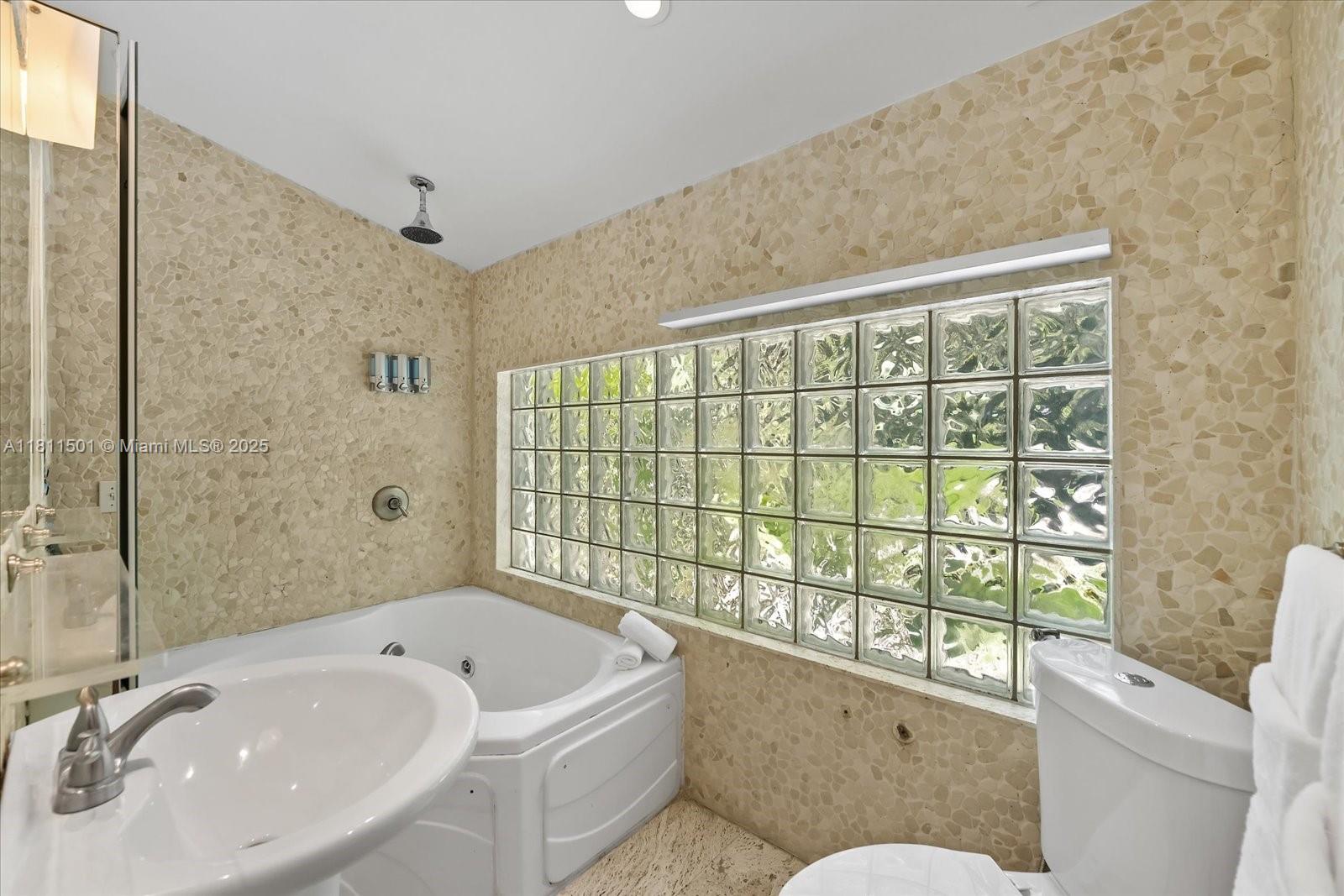 SHERWOOD FOREST - Residential