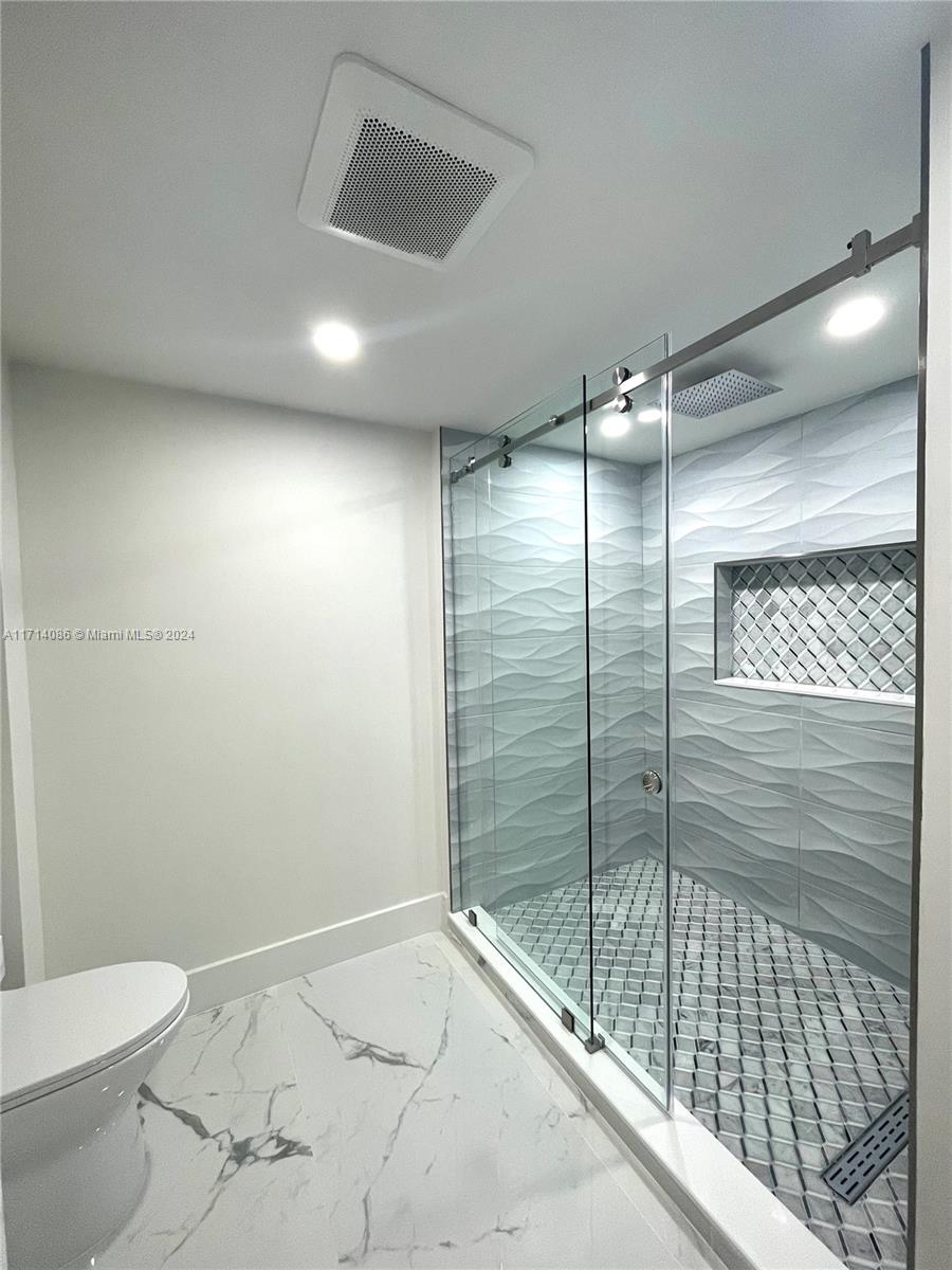 COMMODORE CONDO - Residential