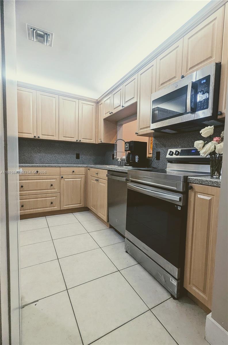 VILLAS OF BONAVENTURE AT - Residential Lease