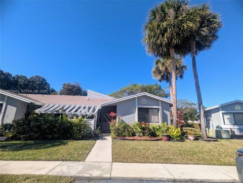 679 Racquet Club Rd 4 Weston FL 33326