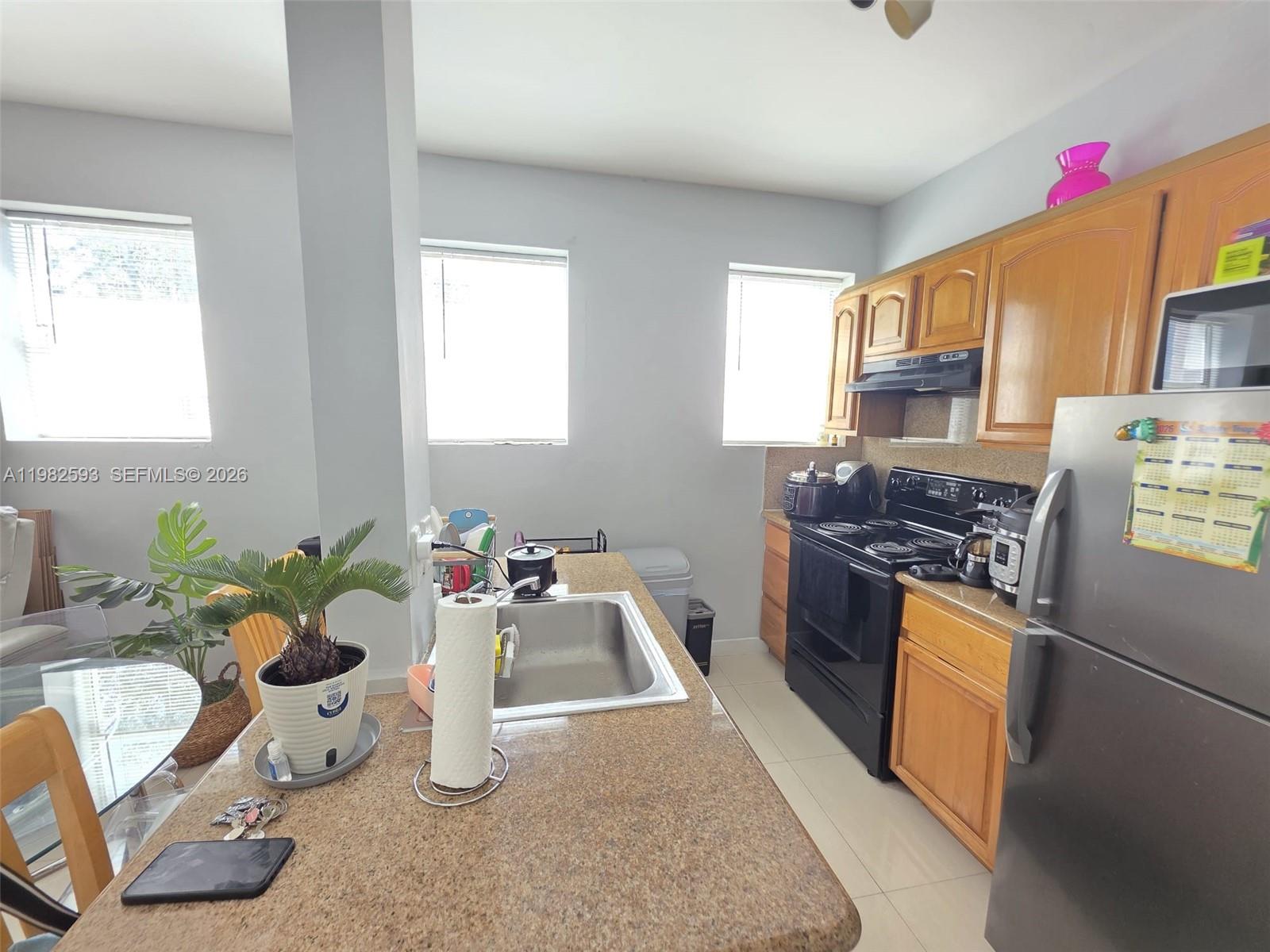 1027 Pennsylvania Ave 204