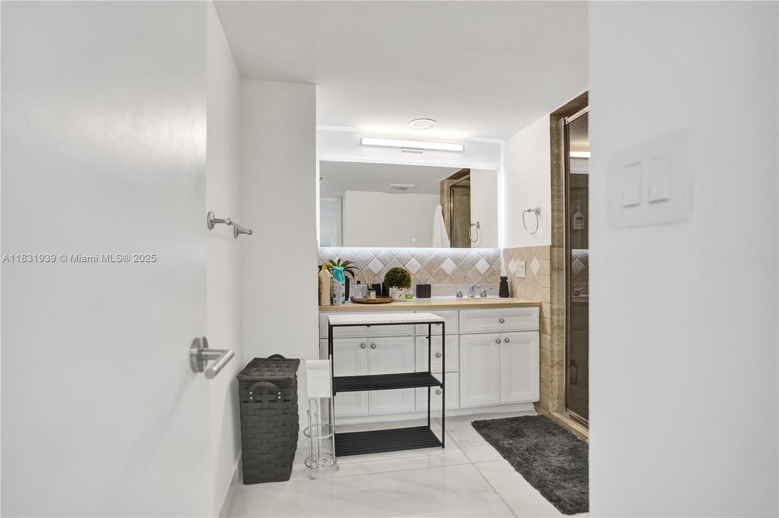 ROGERS EAST CONDO - Residential Lease