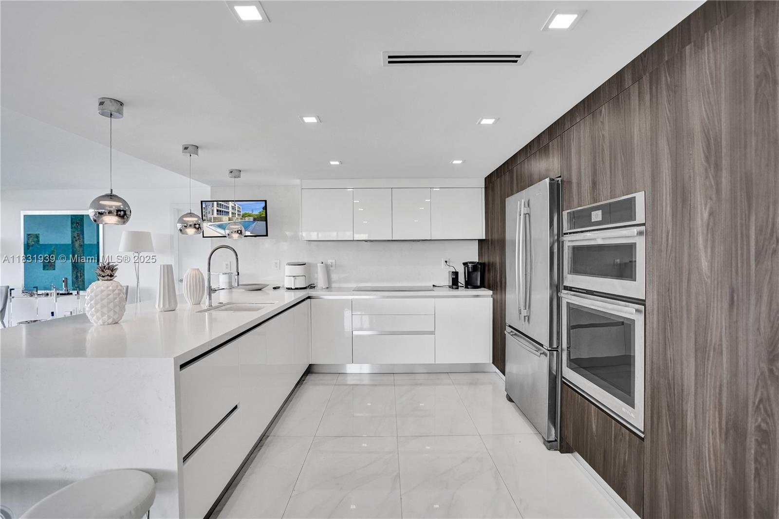 ROGERS EAST CONDO - Residential Lease