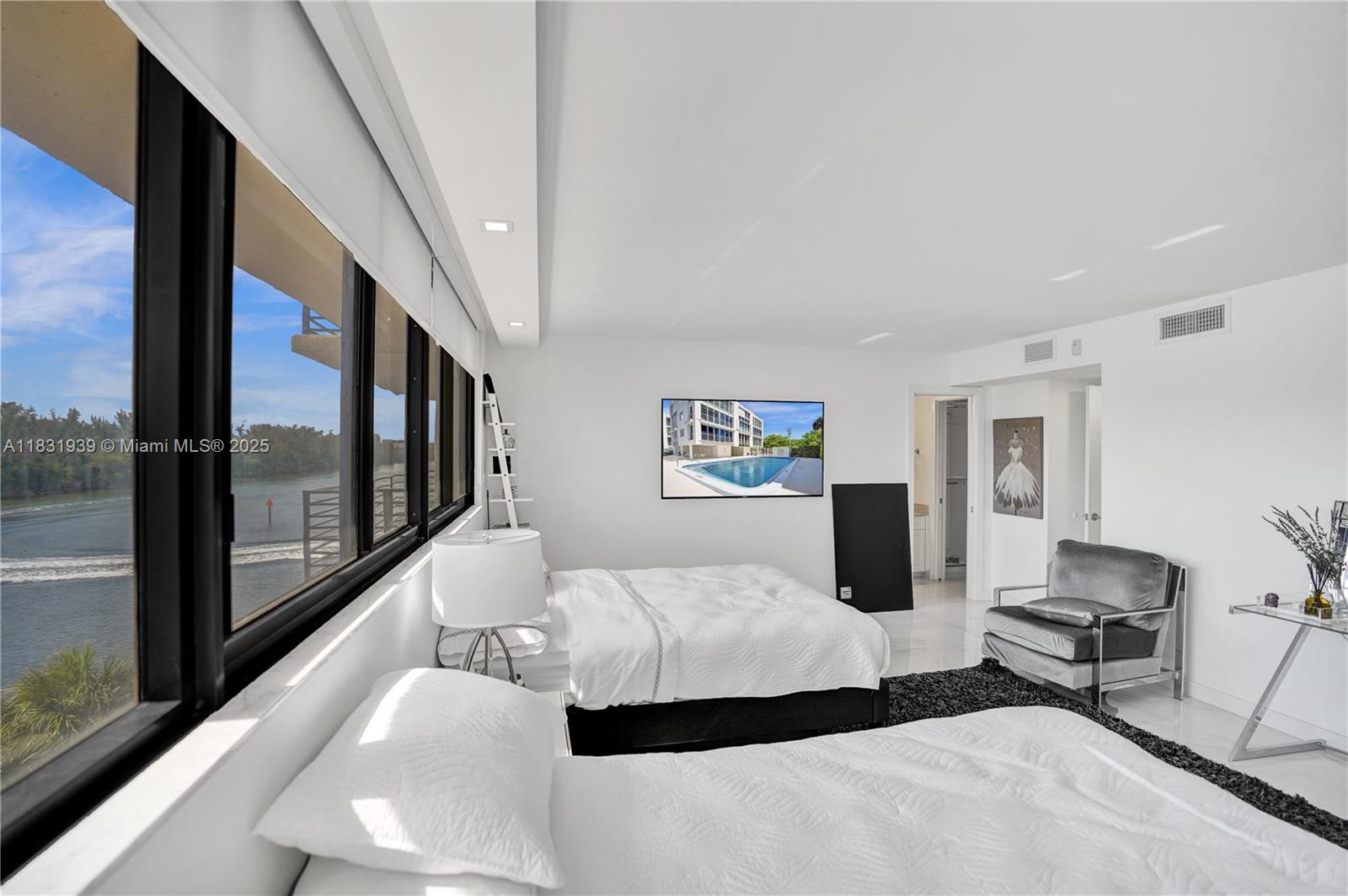 ROGERS EAST CONDO - Residential Lease