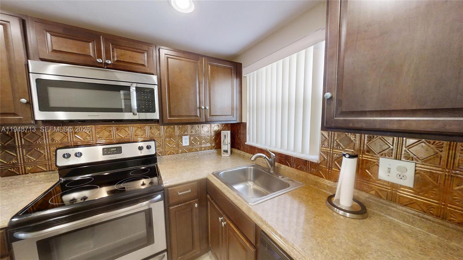 2800 W Sunrise Lakes Dr 101