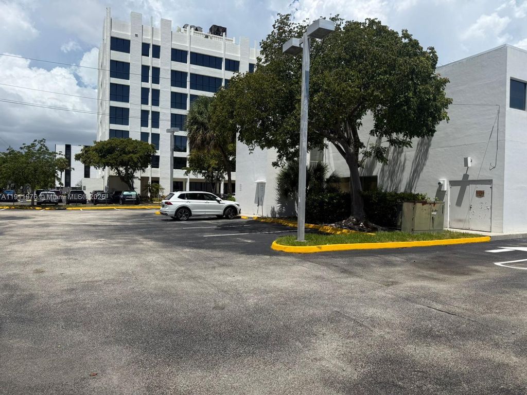 Photo of 2434 Hollywood Blvd, Hollywood, FL 33020 (MLS # A11911976)