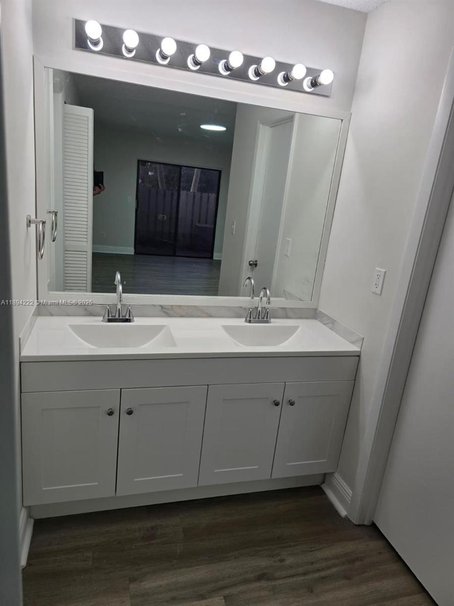 LAKESIDE GREEN 2 - Residential Lease