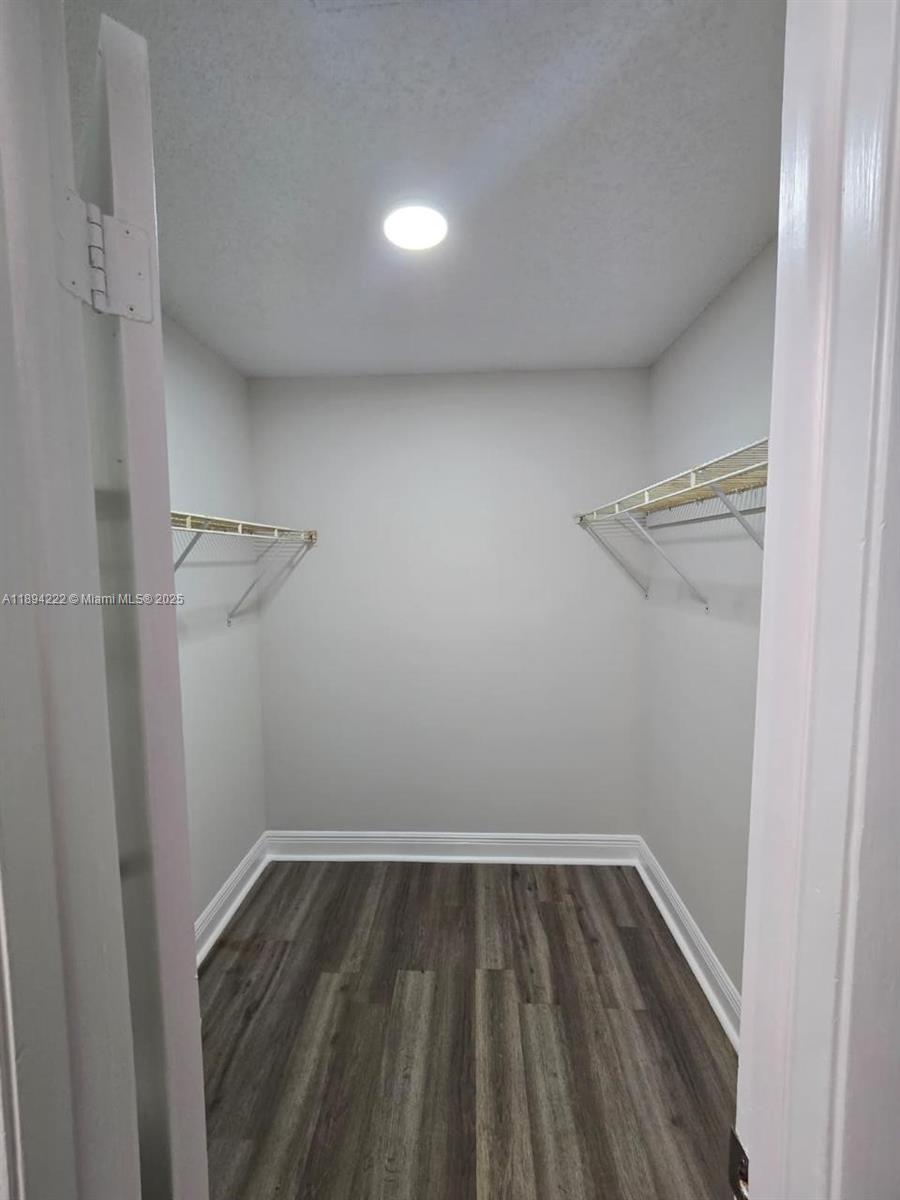 LAKESIDE GREEN 2 - Residential Lease