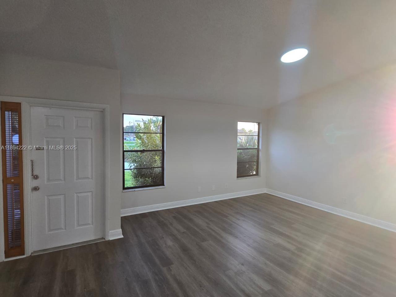 LAKESIDE GREEN 2 - Residential Lease