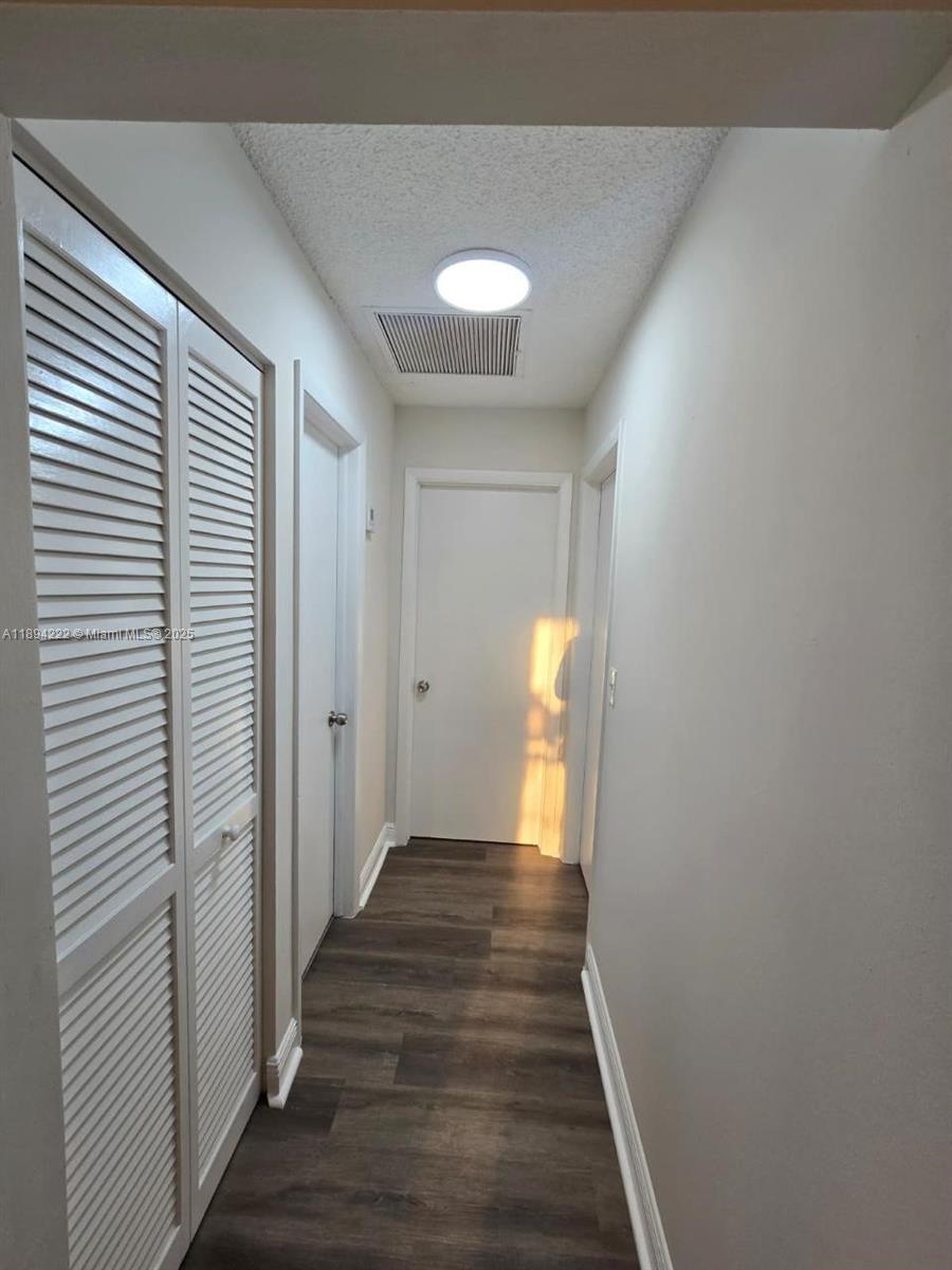 LAKESIDE GREEN 2 - Residential Lease