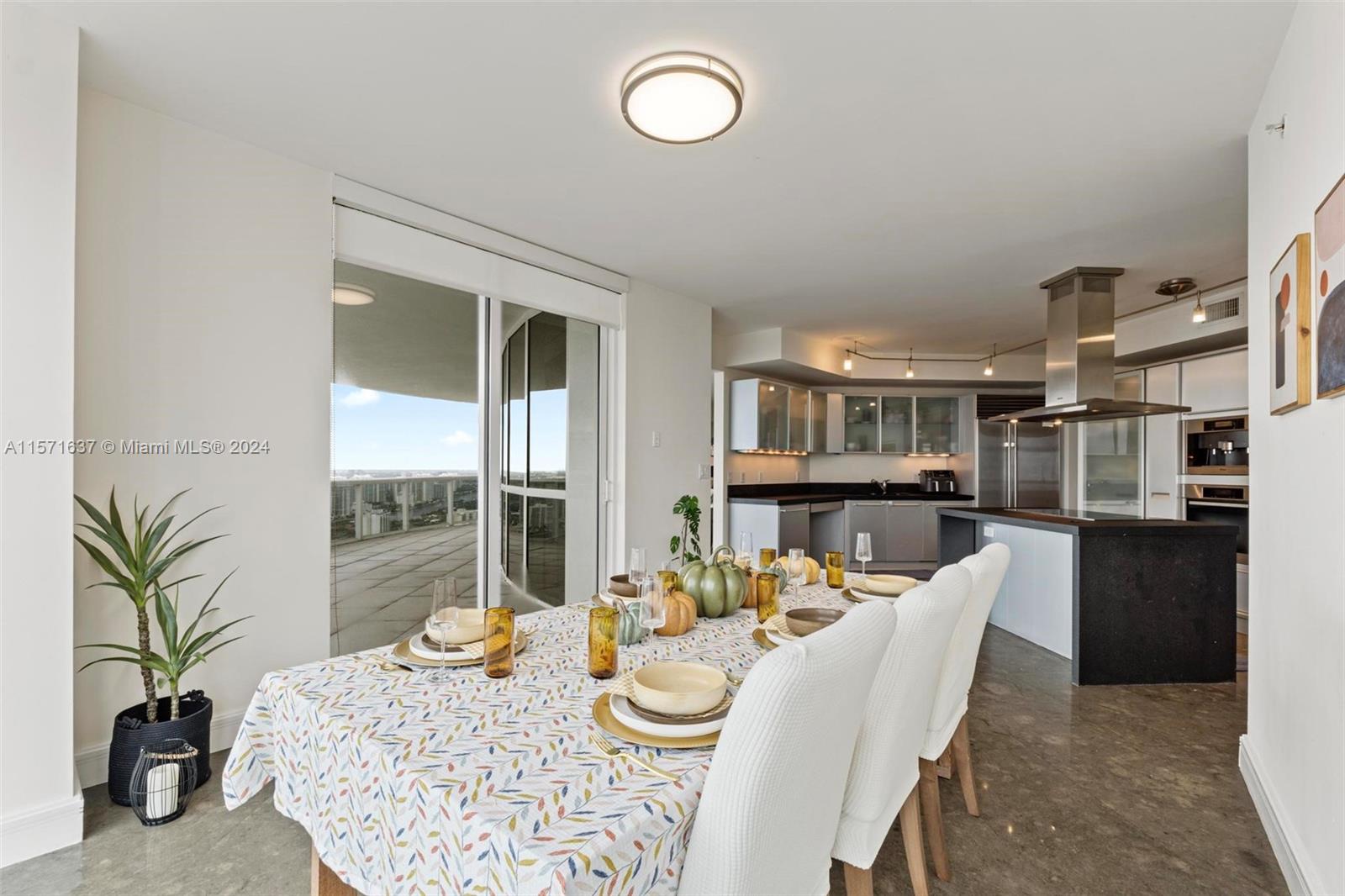 TRUMP ROYALE CONDO - Residential