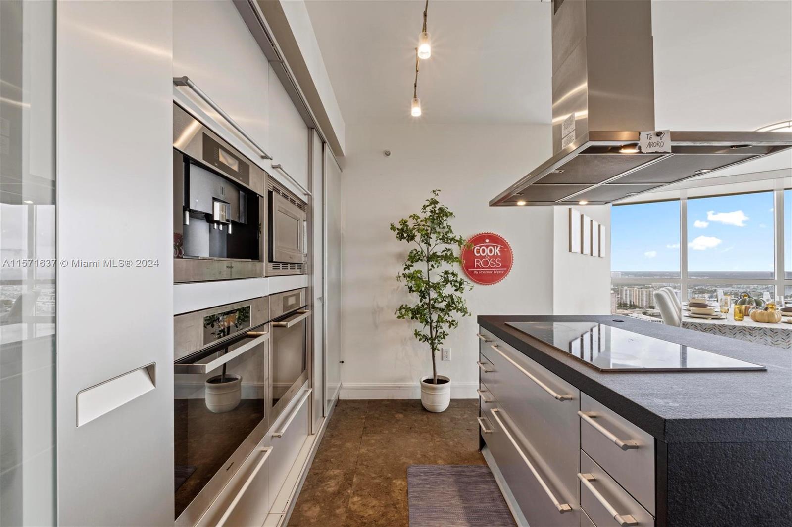 TRUMP ROYALE CONDO - Residential