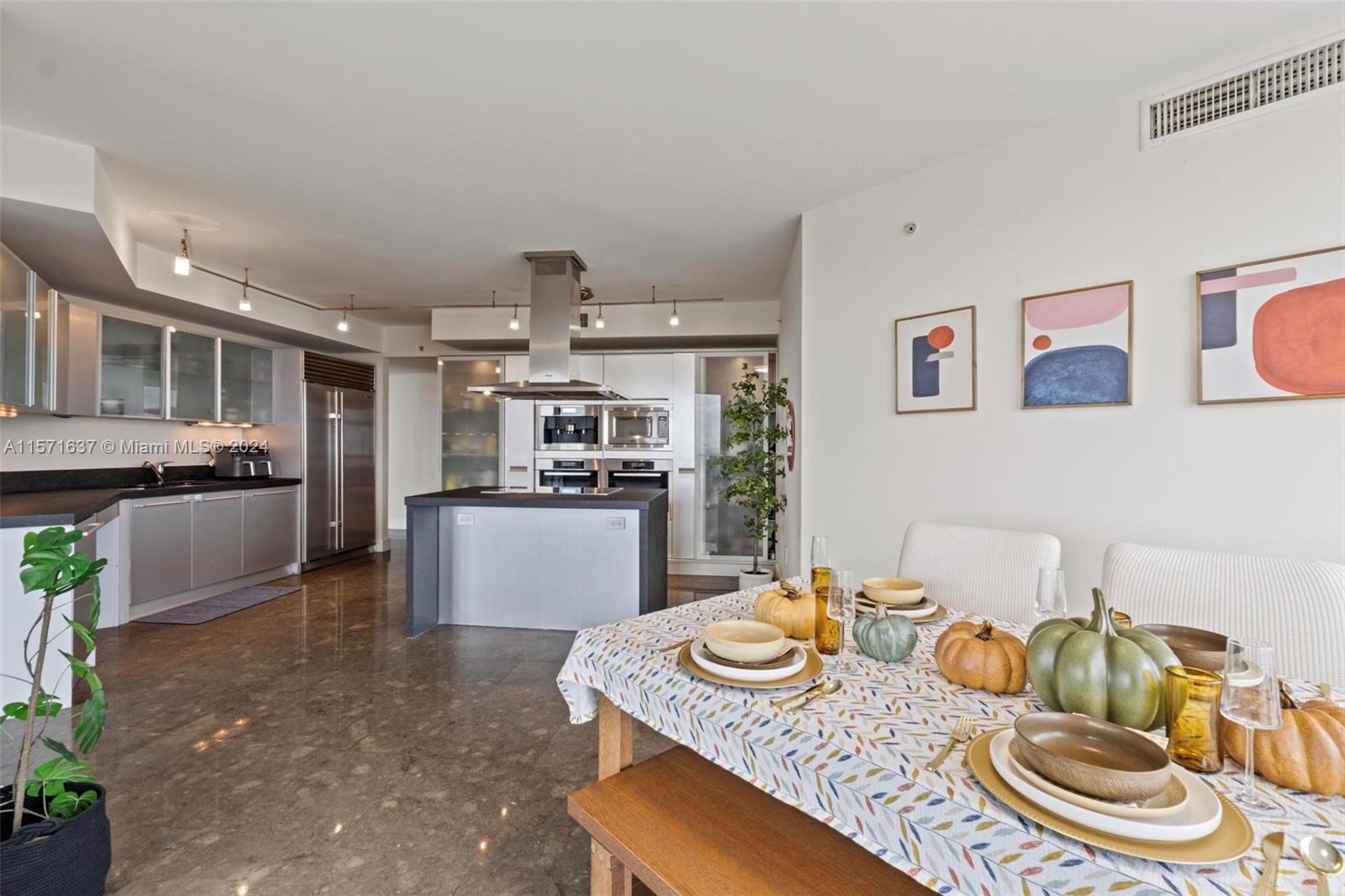 TRUMP ROYALE CONDO - Residential