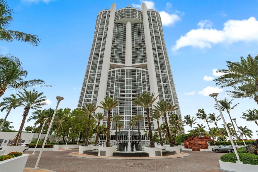 Retreat to this high -rise (PH) luxury condo 3 Bedrooms and 3.5 Bathrooms with panoramic breathtaking ocean views.
Enjoy resort- quality amenities, full onsite restaurant with beach services. Great gym, with spa and yoga room, full steam saunas and tennis courts. Located a minutes away from Bay Harbor shops, Aventura Mall, nice restaurants and hospitals.  24 hours notice appt required.