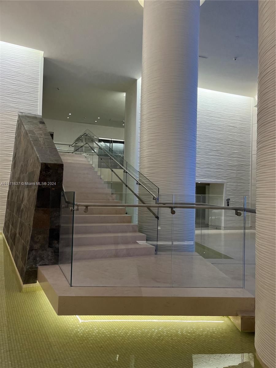 TRUMP ROYALE CONDO - Residential