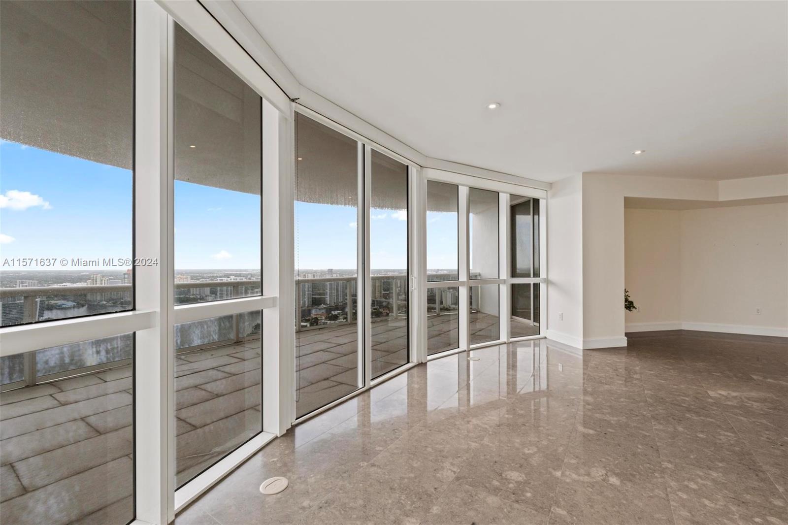 TRUMP ROYALE CONDO - Residential