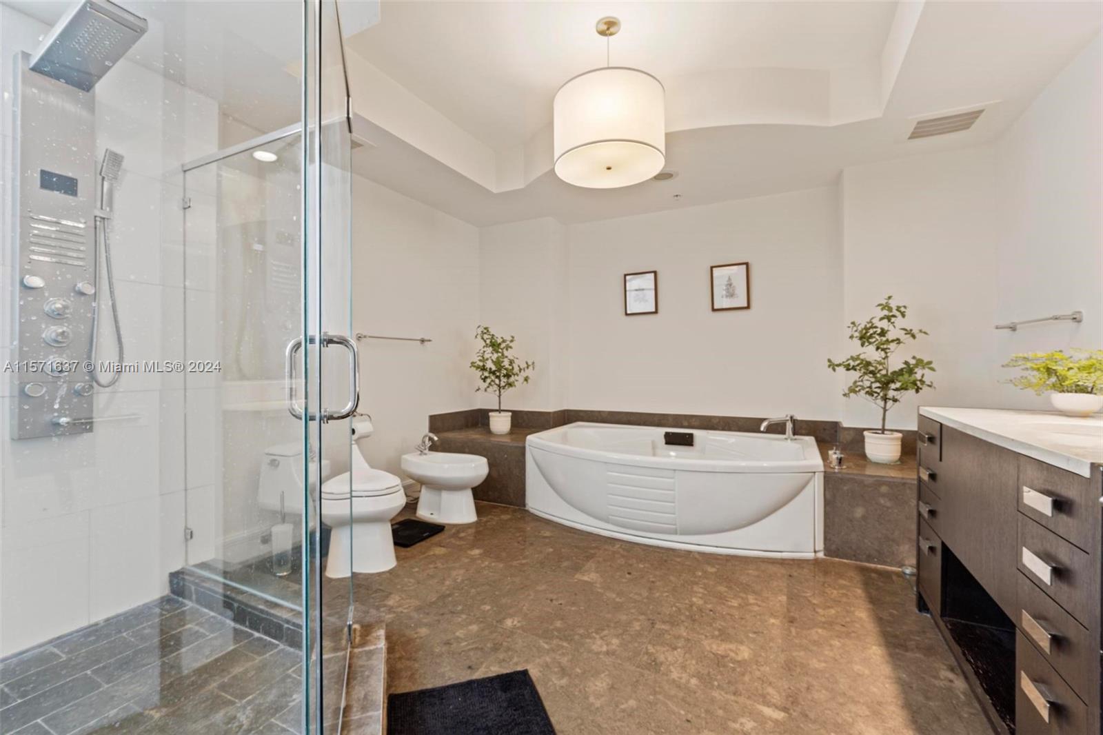 TRUMP ROYALE CONDO - Residential