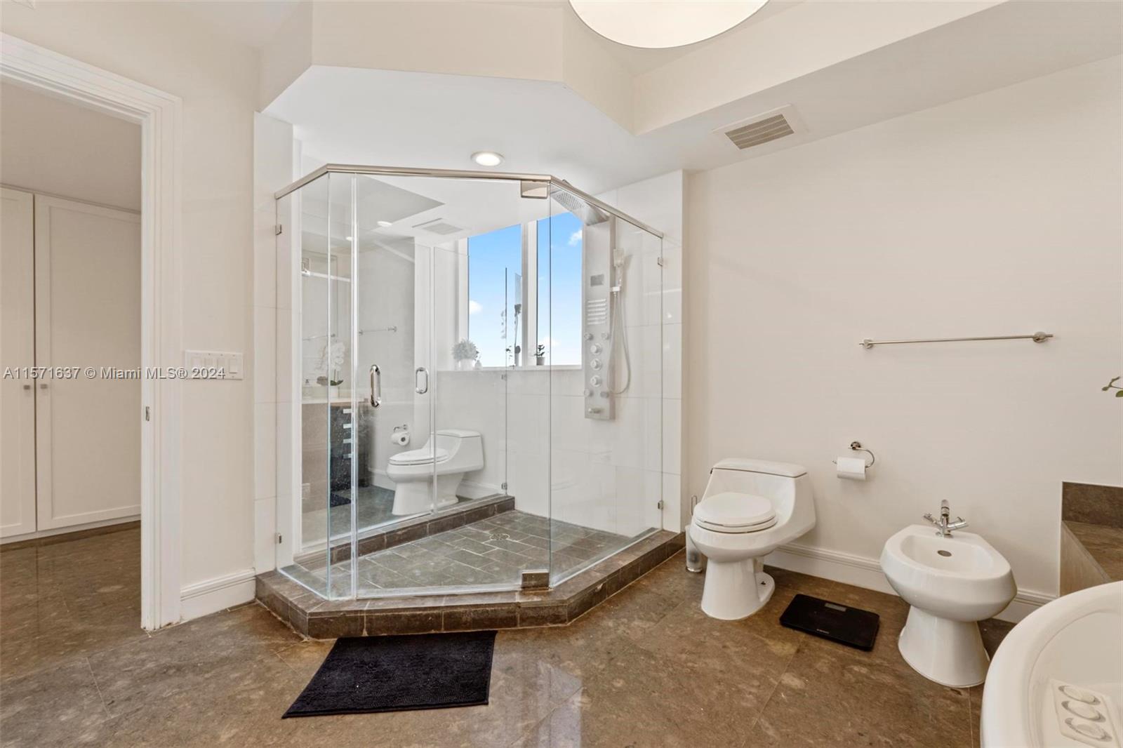 TRUMP ROYALE CONDO - Residential