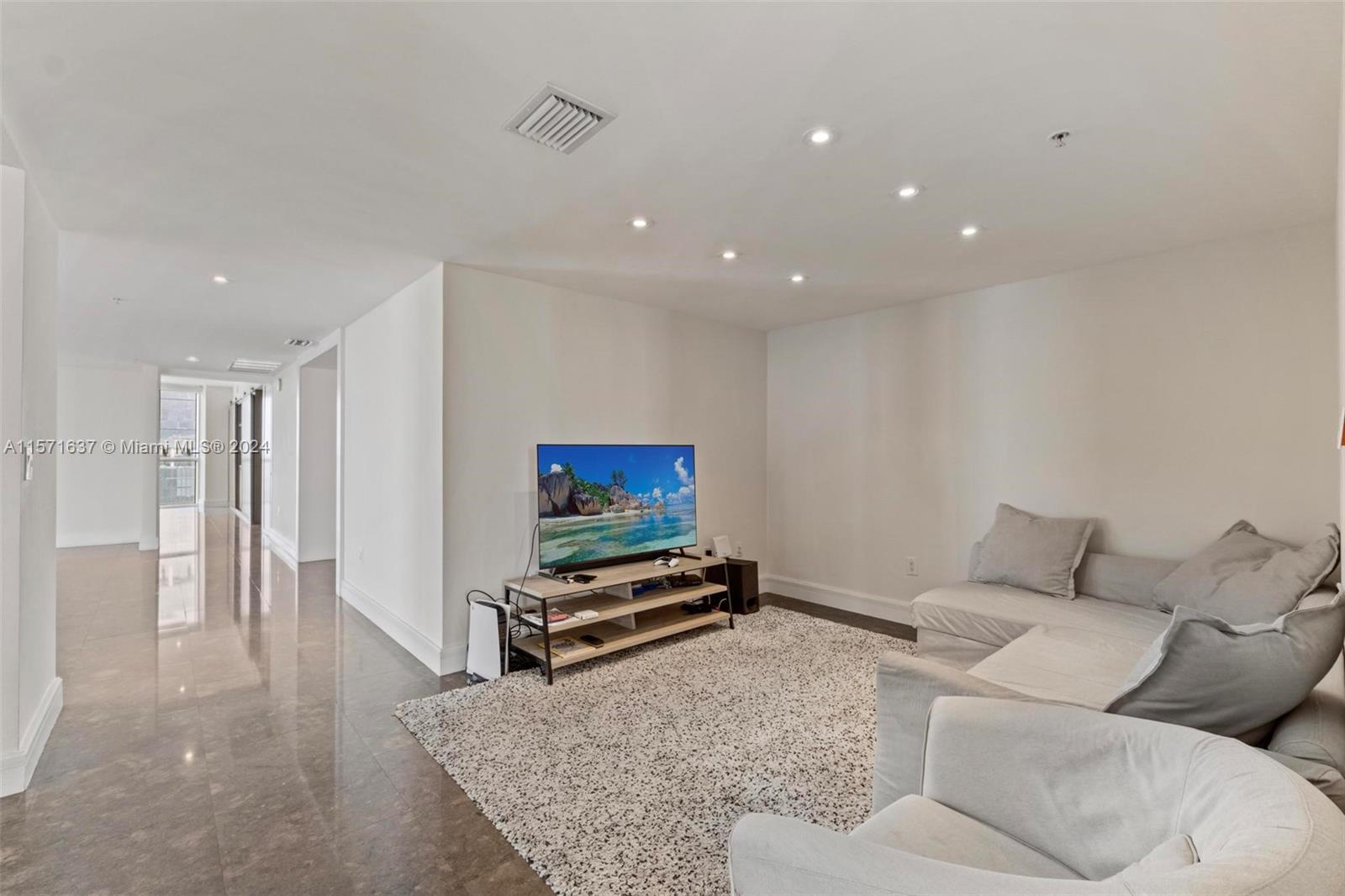 TRUMP ROYALE CONDO - Residential