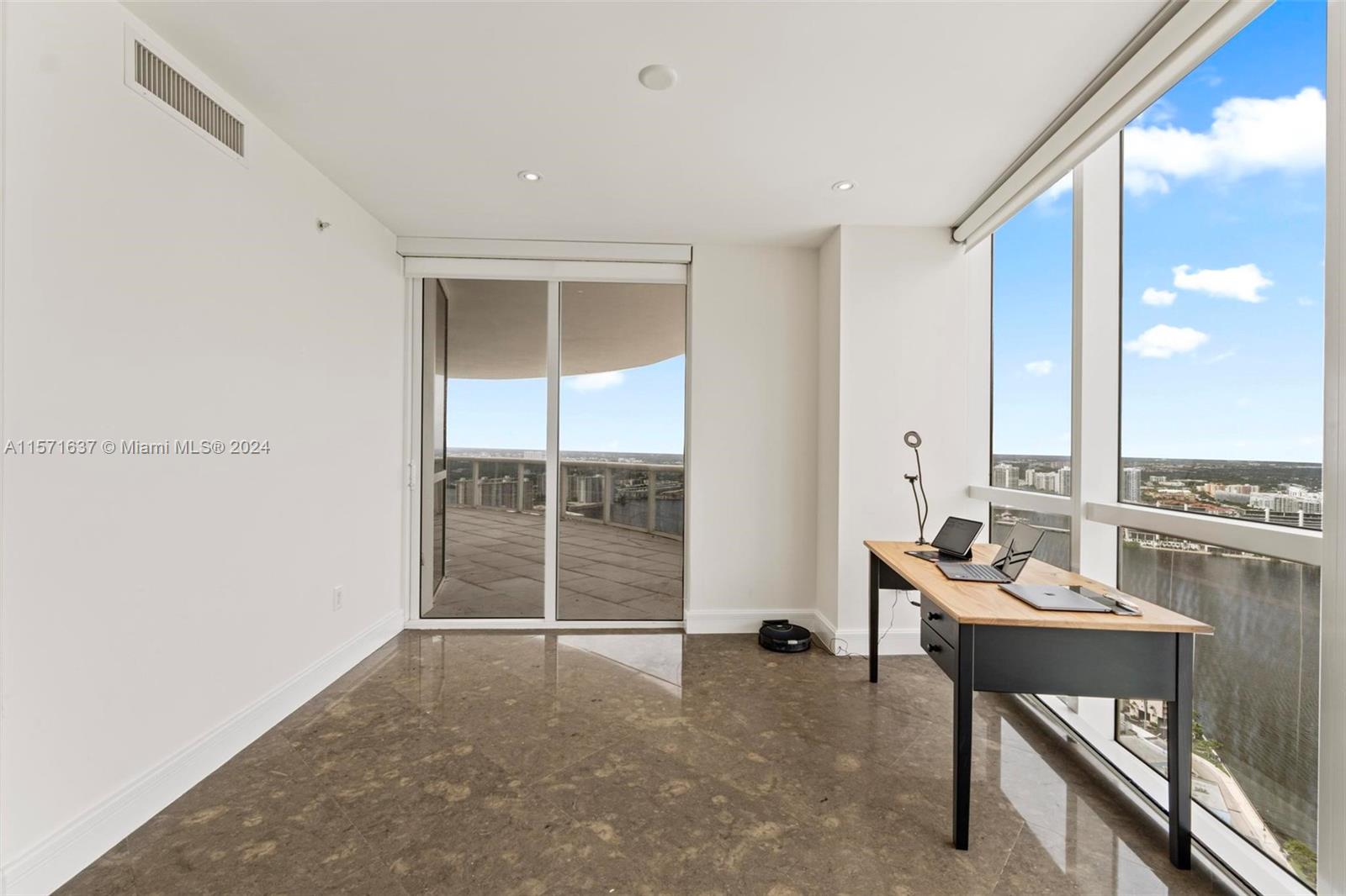 TRUMP ROYALE CONDO - Residential