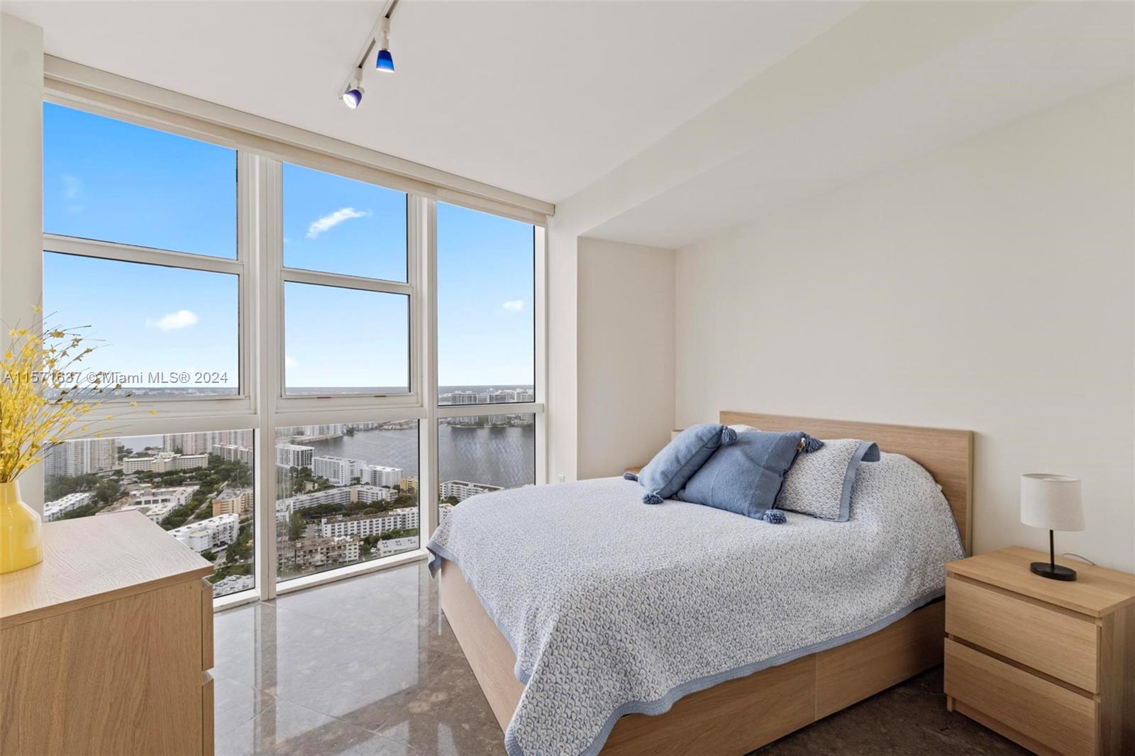 TRUMP ROYALE CONDO - Residential