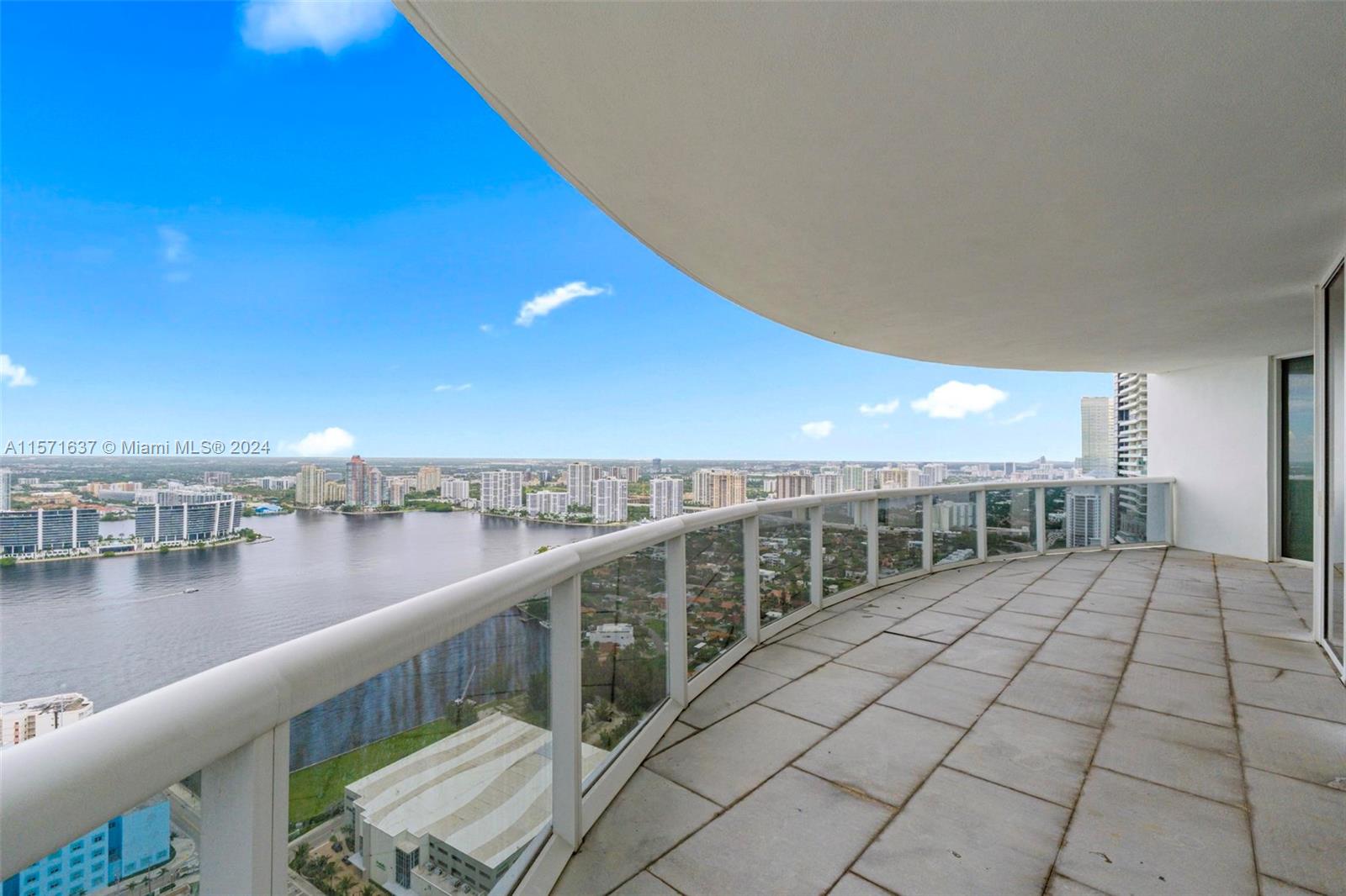 TRUMP ROYALE CONDO - Residential