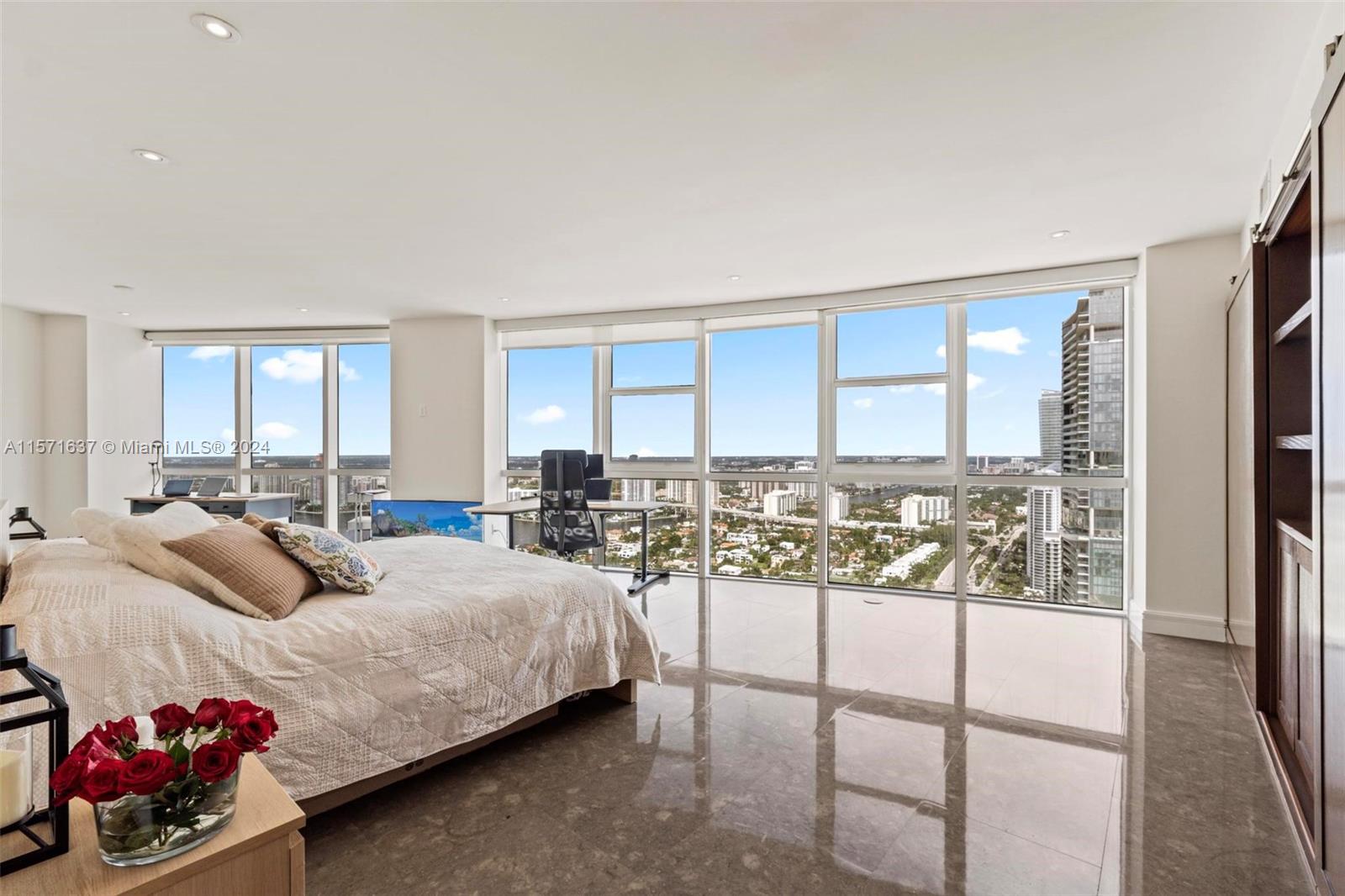 TRUMP ROYALE CONDO - Residential
