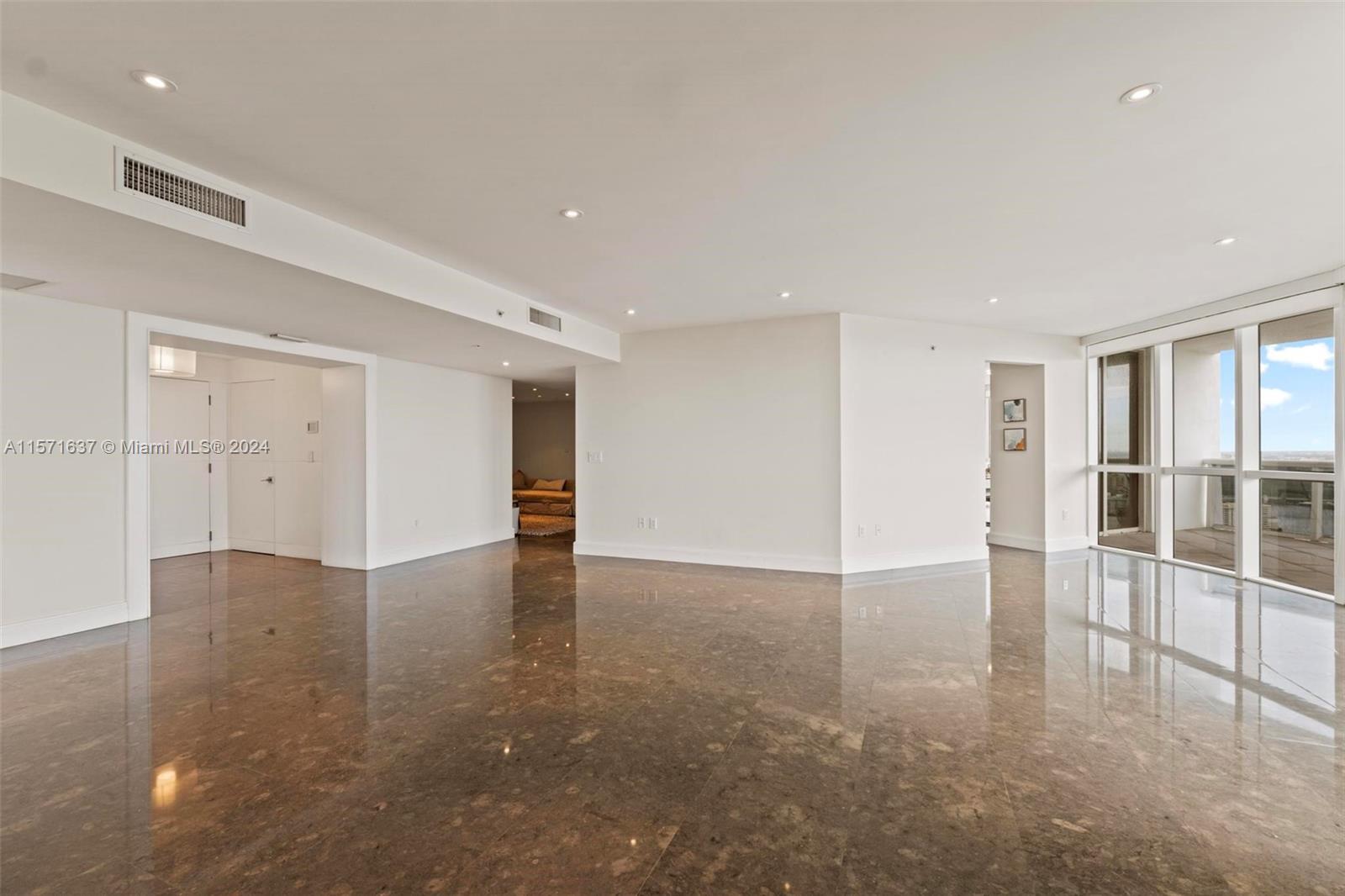TRUMP ROYALE CONDO - Residential