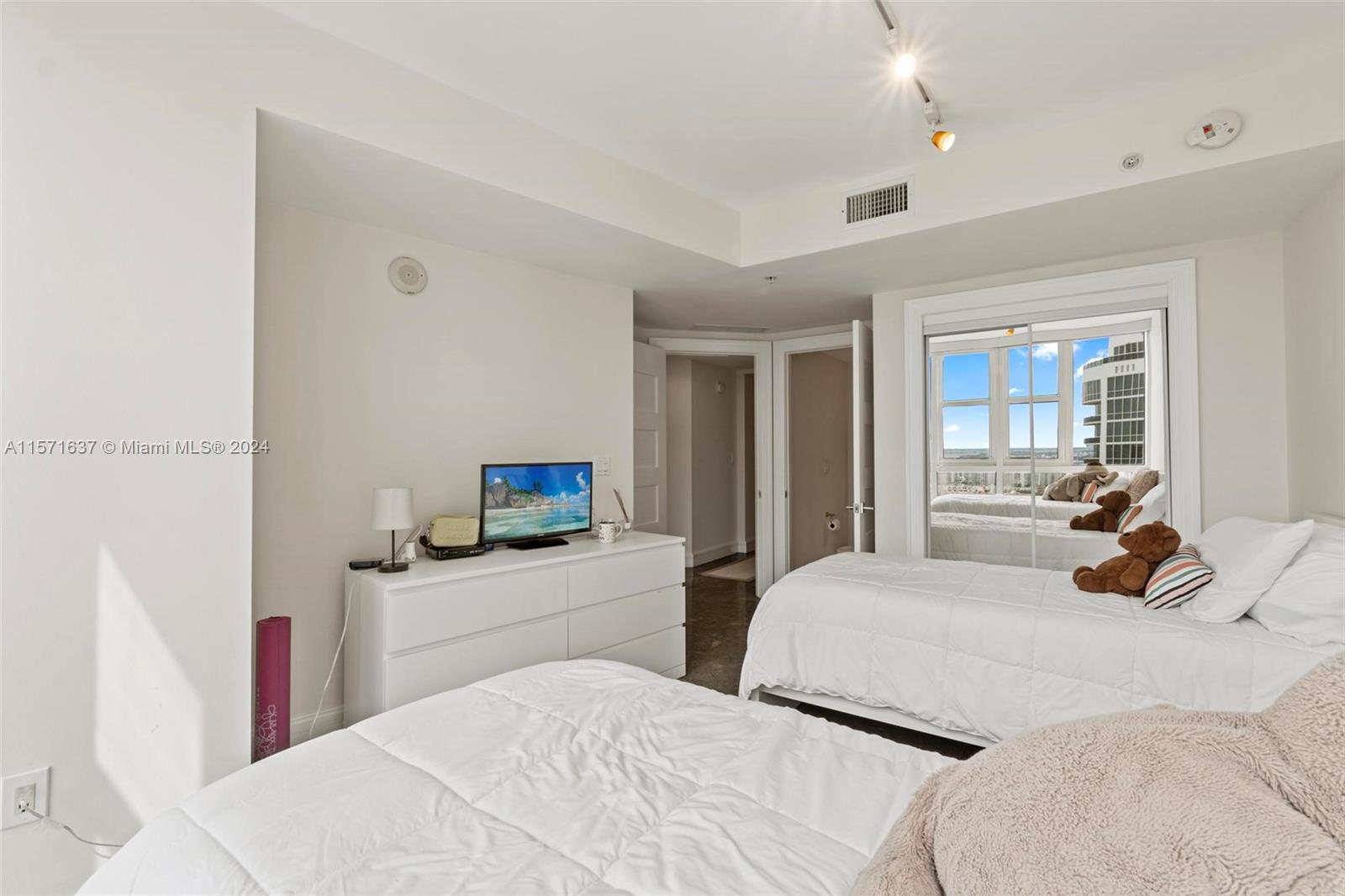 TRUMP ROYALE CONDO - Residential