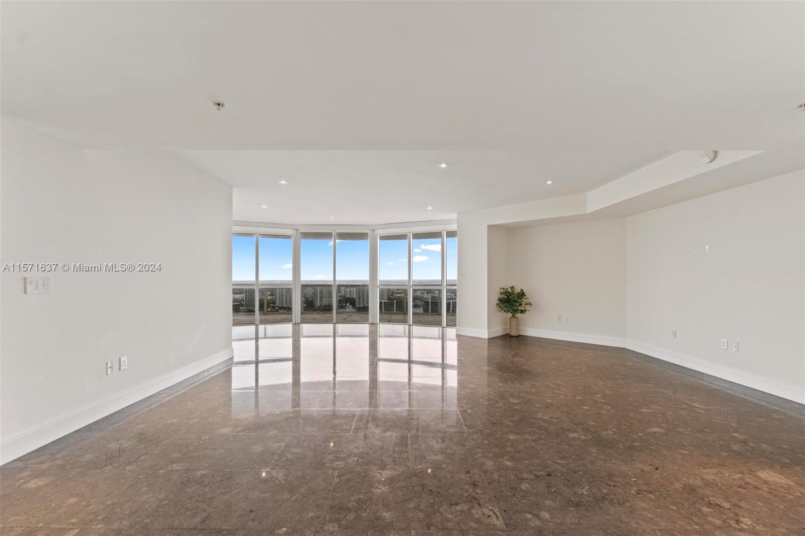 TRUMP ROYALE CONDO - Residential