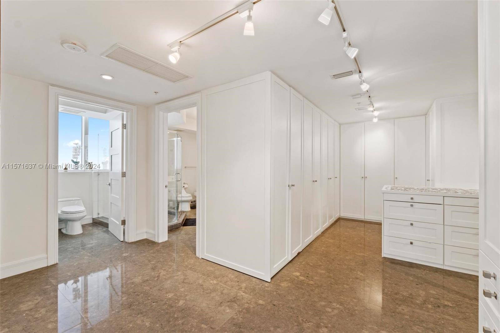 TRUMP ROYALE CONDO - Residential