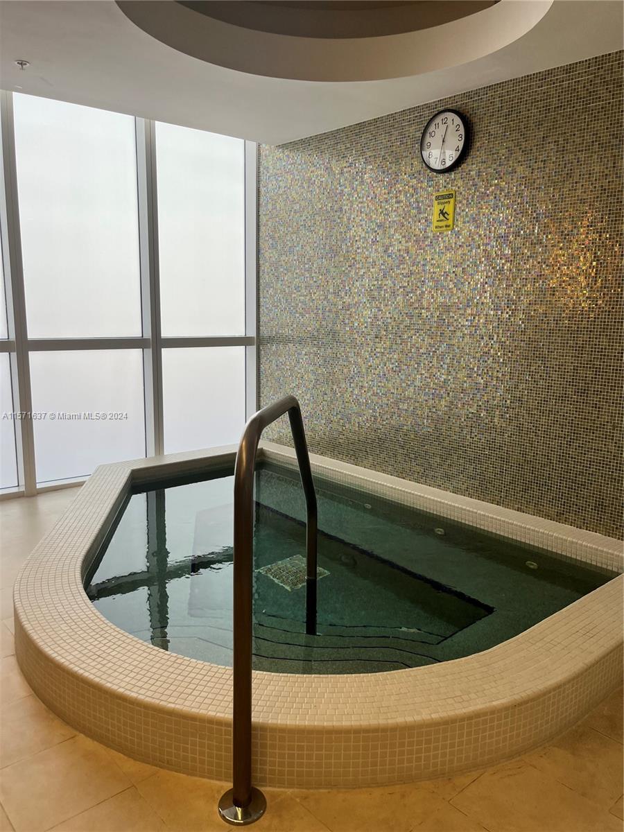 TRUMP ROYALE CONDO - Residential