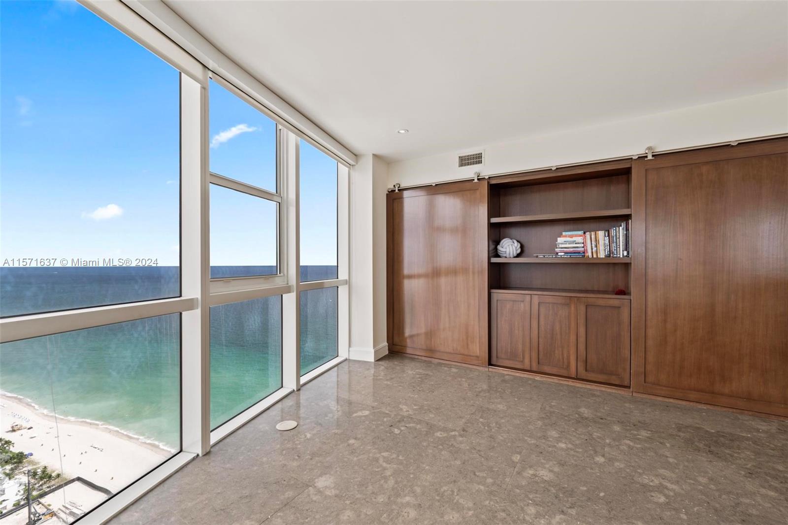 TRUMP ROYALE CONDO - Residential