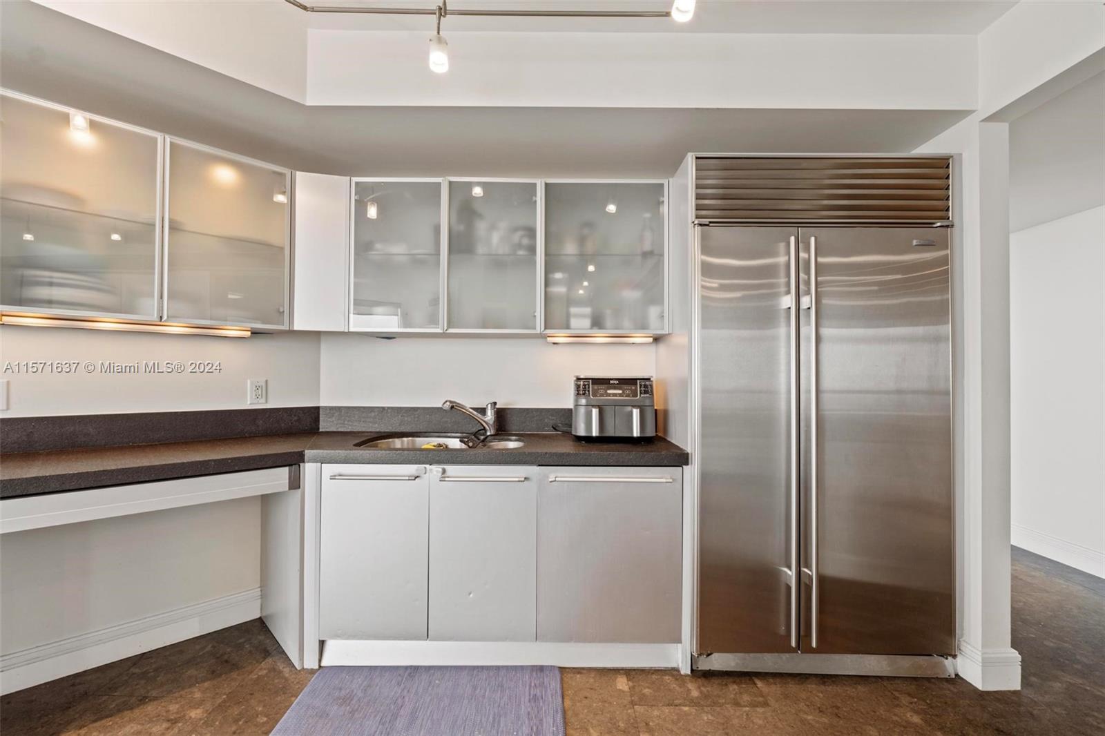 TRUMP ROYALE CONDO - Residential