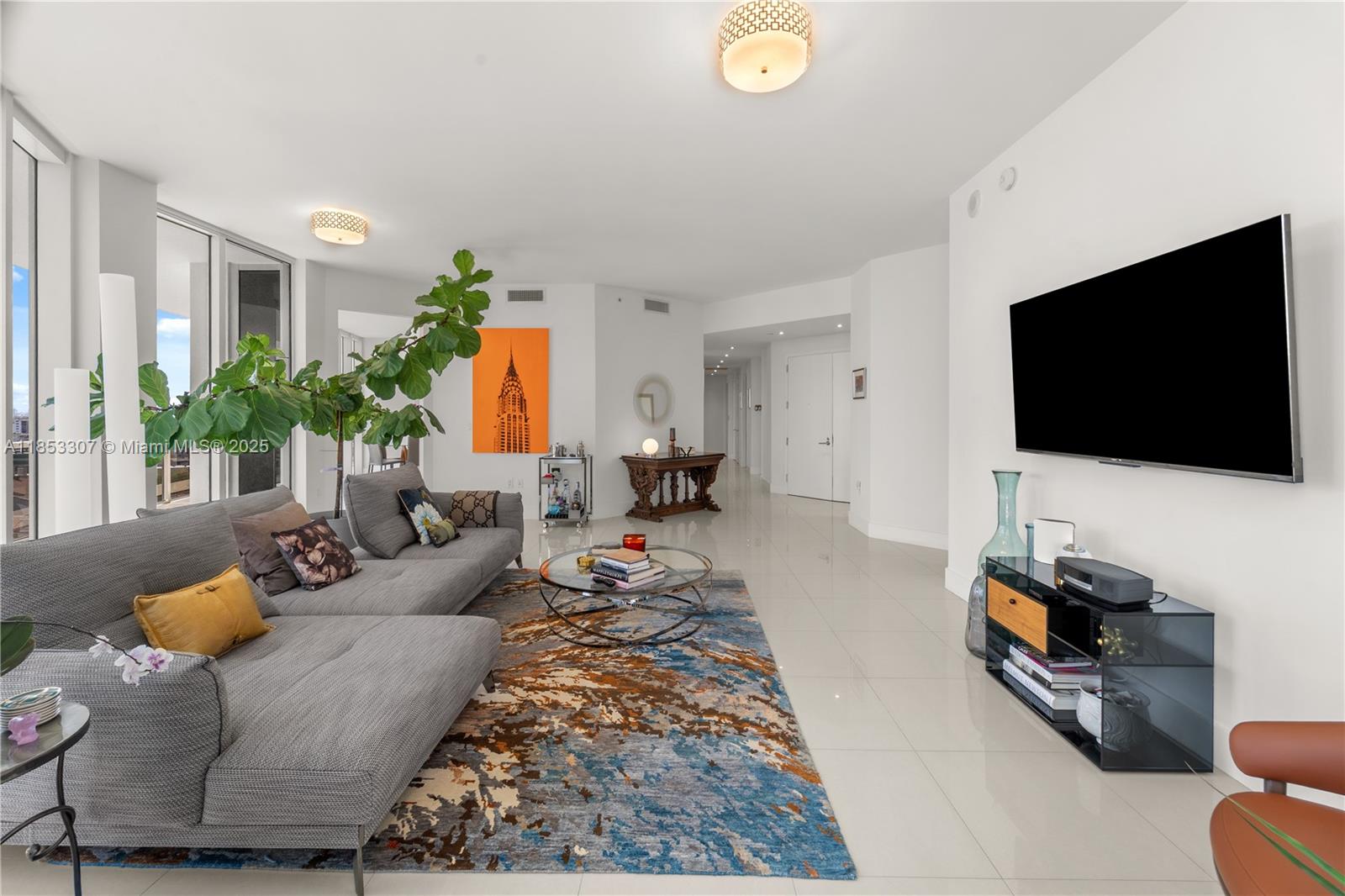 4100 Island Blvd 902