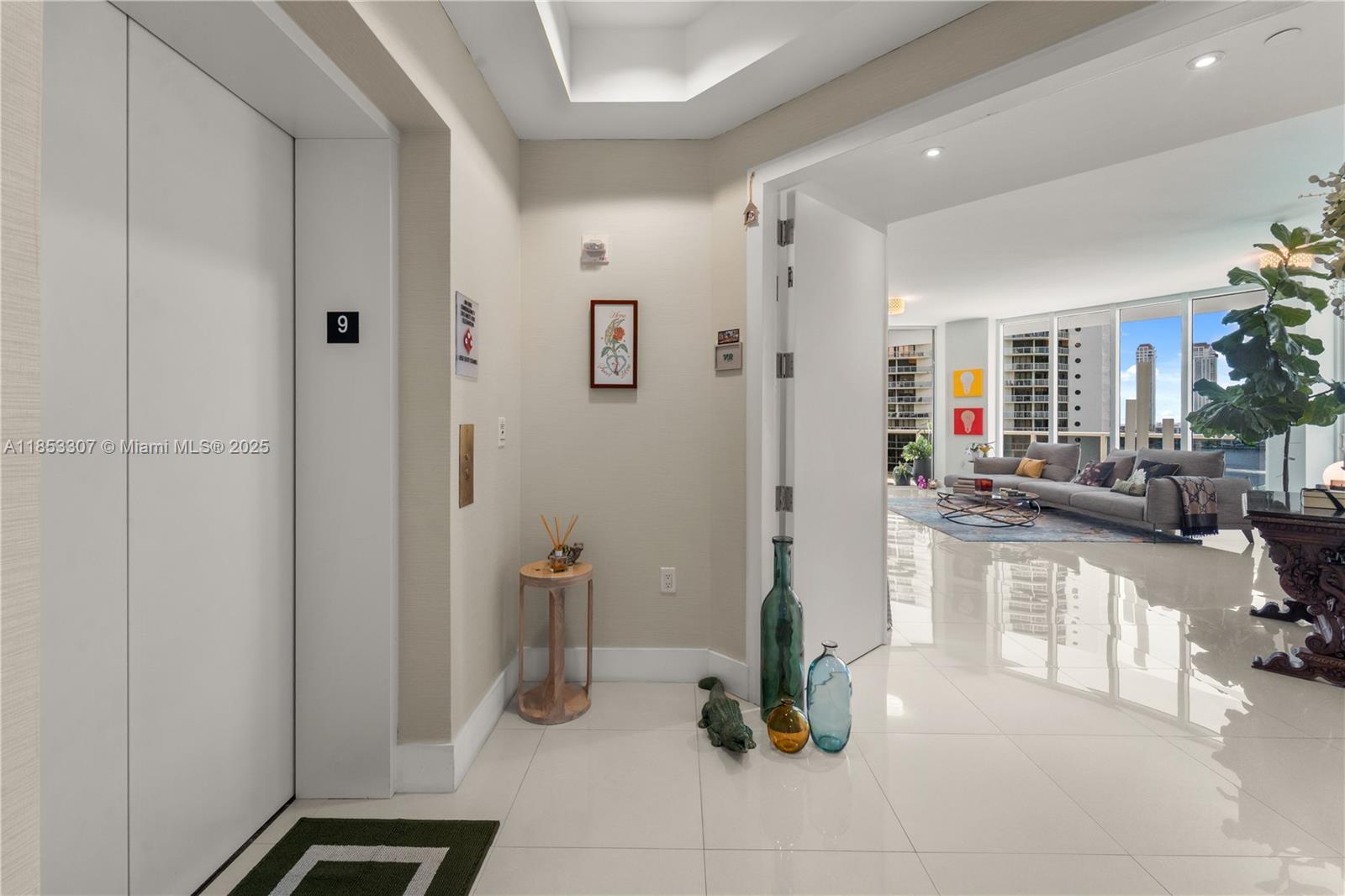 4100 Island Blvd 902