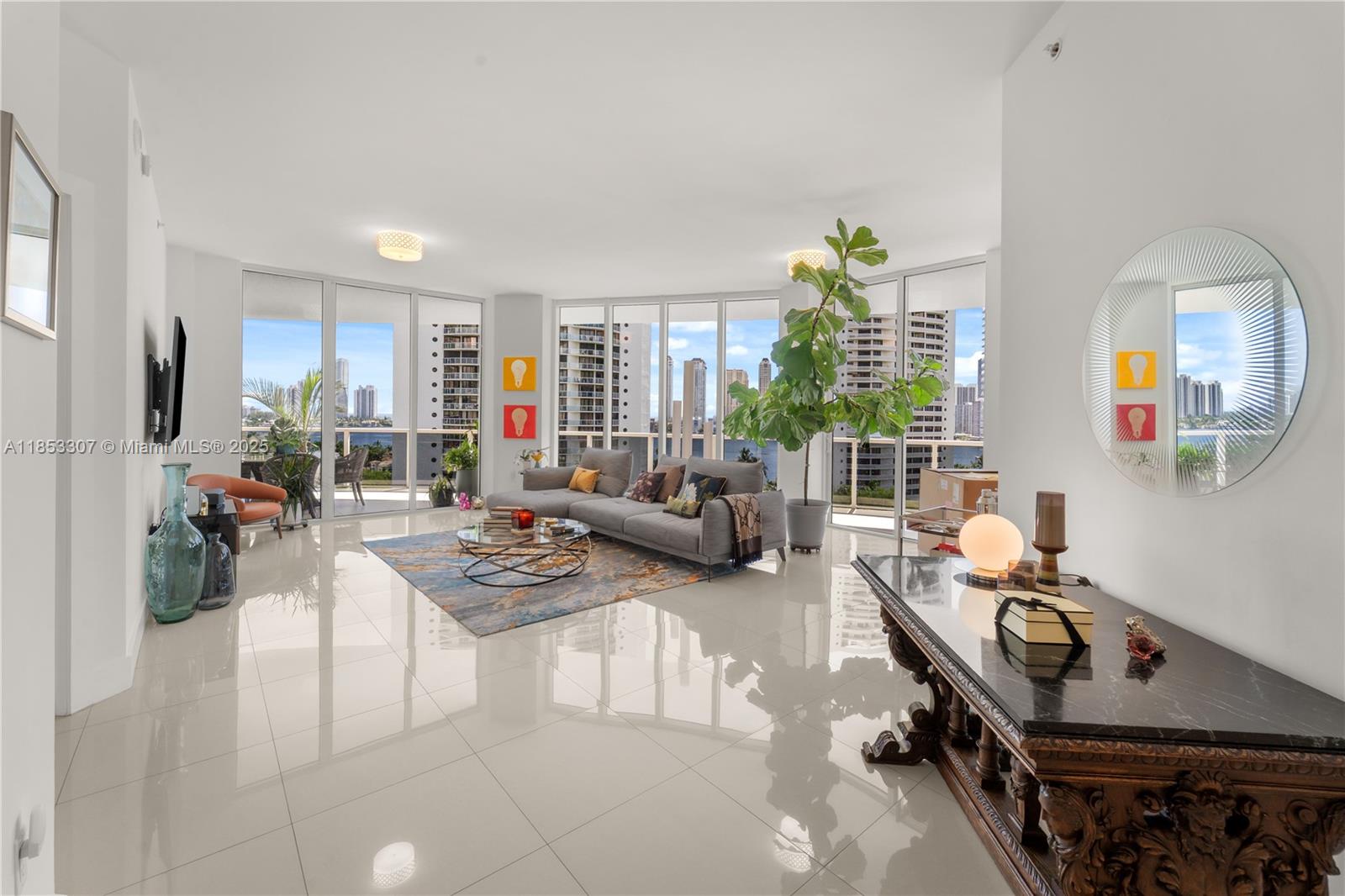 4100 Island Blvd 902