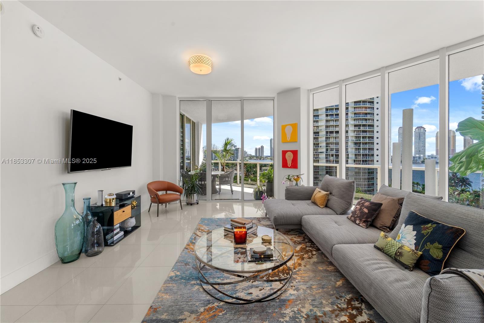 4100 Island Blvd 902