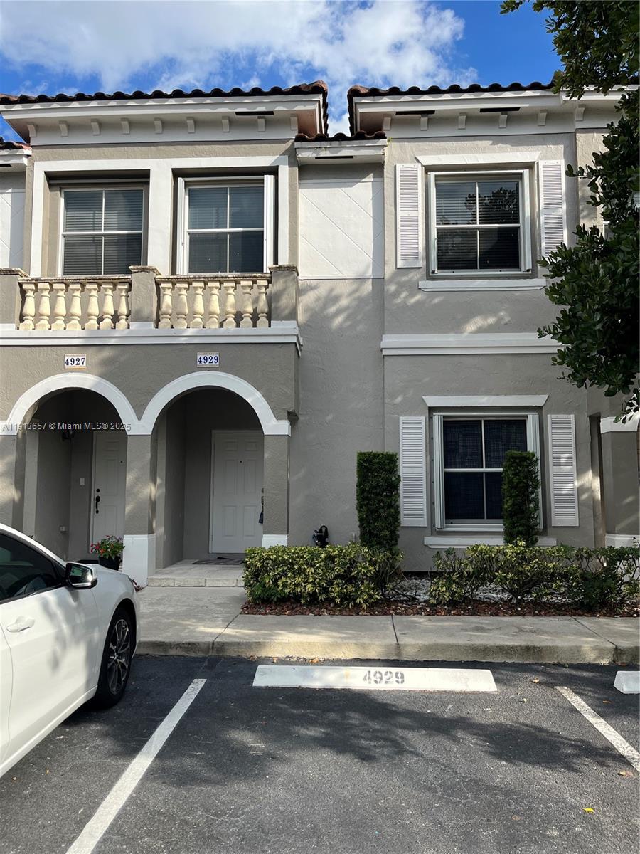 LAS TERRAZAS AT VIZCAYA - Residential