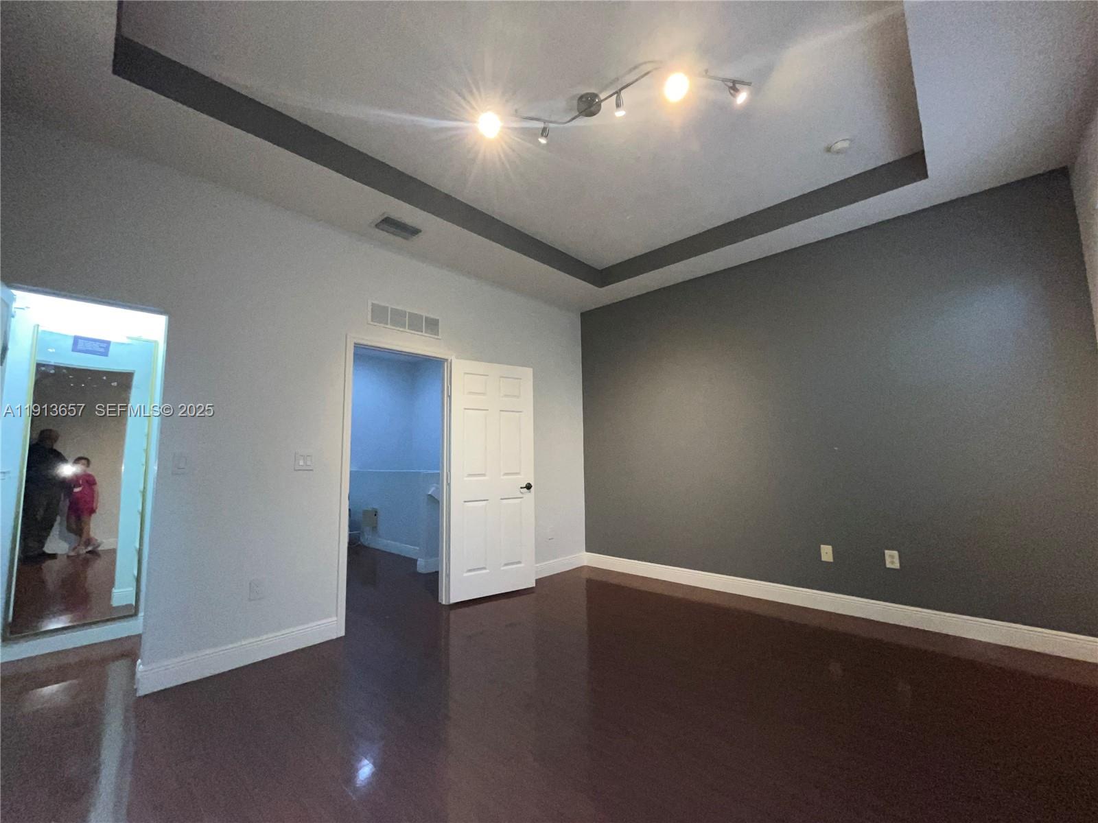 LAS TERRAZAS AT VIZCAYA - Residential