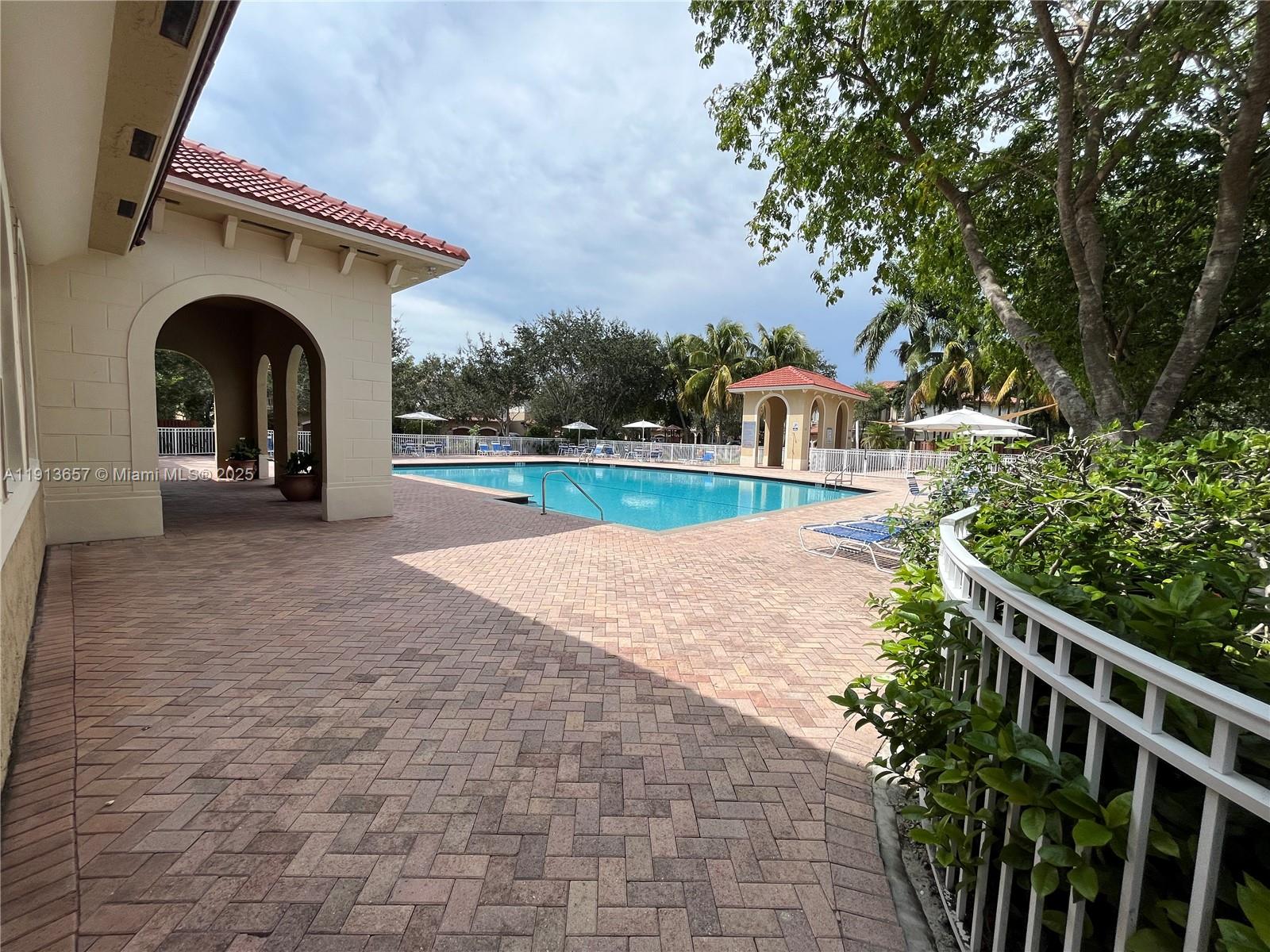 LAS TERRAZAS AT VIZCAYA - Residential