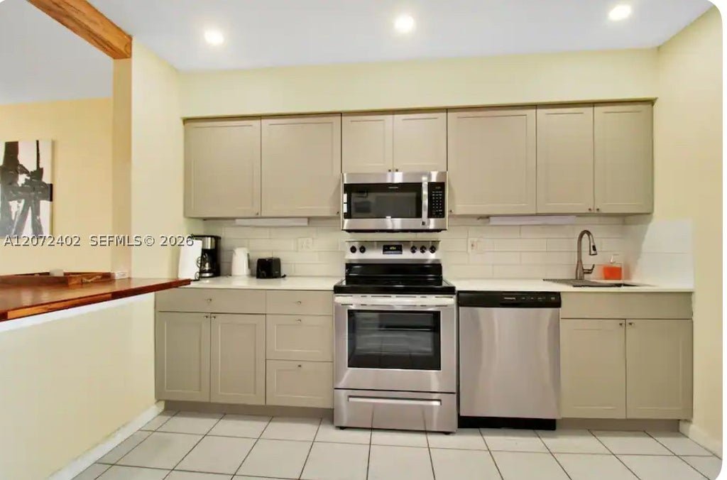 Photo of 1031 SW 3rd St #1031, Hallandale Beach, FL 33009 (MLS # A12072402)